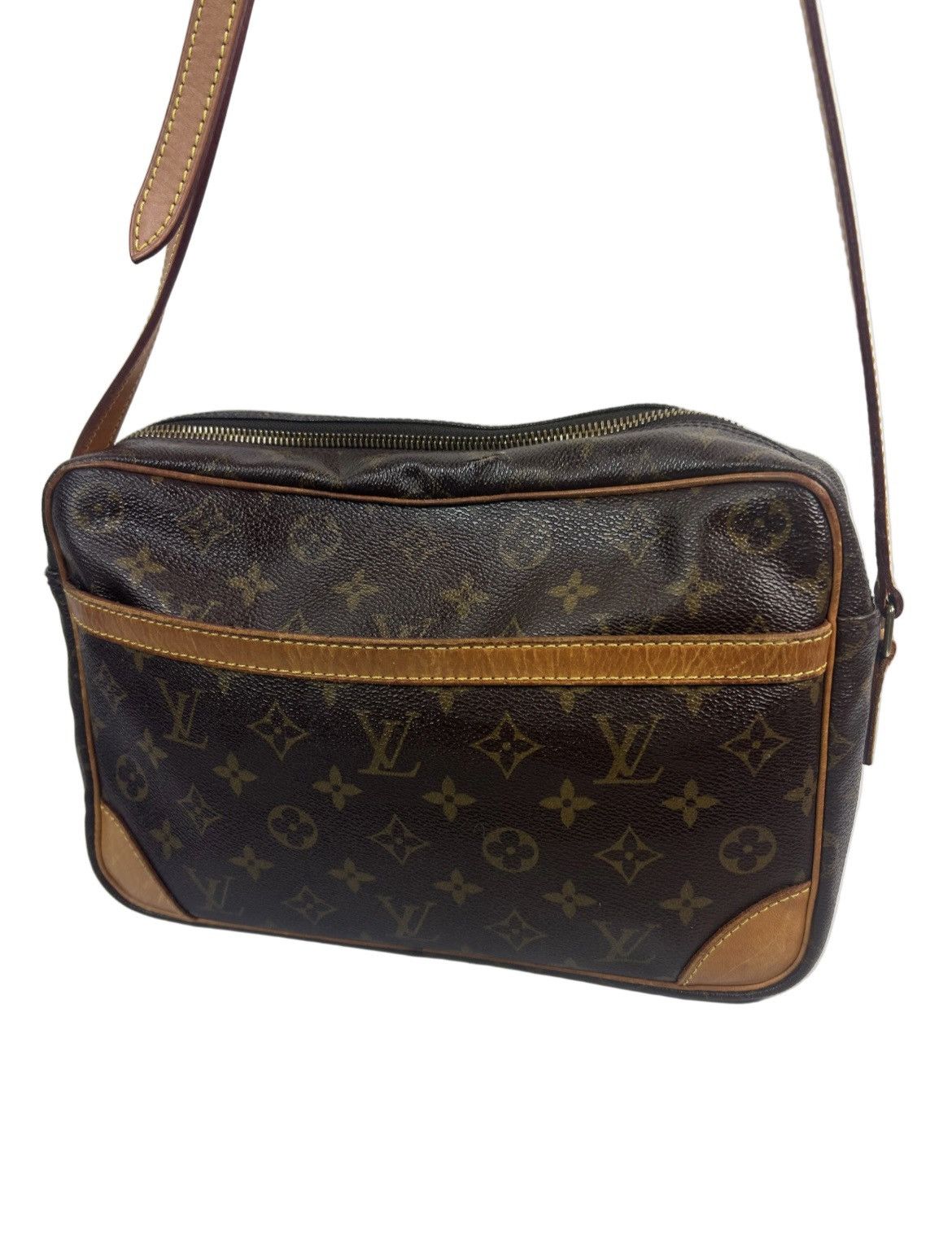 Louis Vuitton Louis Vuitton Monogram Crossbody Bag Size ONE SIZE - 1 Thumbnail