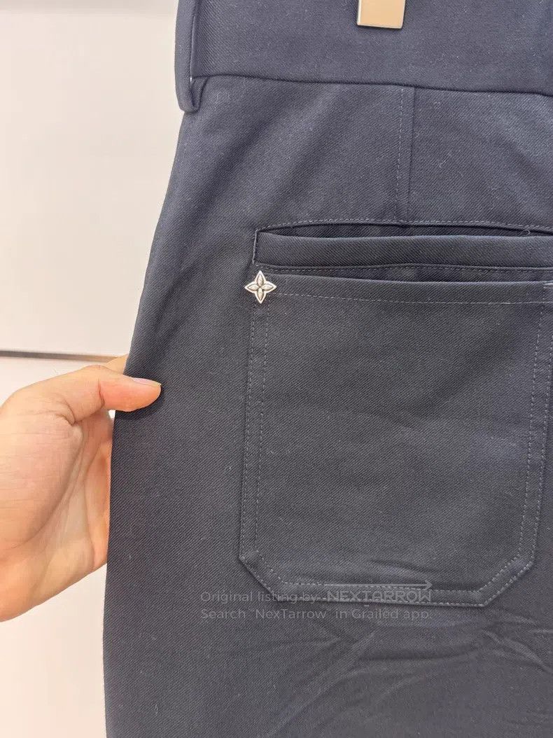 Louis Vuitton Louis Vuitton Solid color cargo shorts with metallic pocke Size 32" / US 10 / IT 46 - 3 Thumbnail