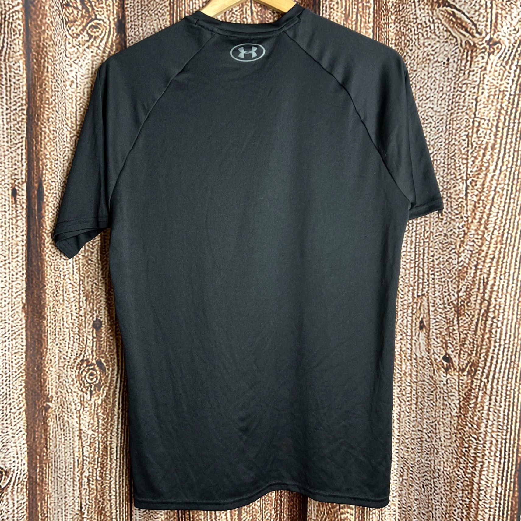 Under Armour Under Armour Black Mens Short Sleeve Shirt M Medium Black Under Armour HeatGear Sports Shirt V-Neck Brand Mens Size US M / EU 48-50 / 2 - 3 Thumbnail