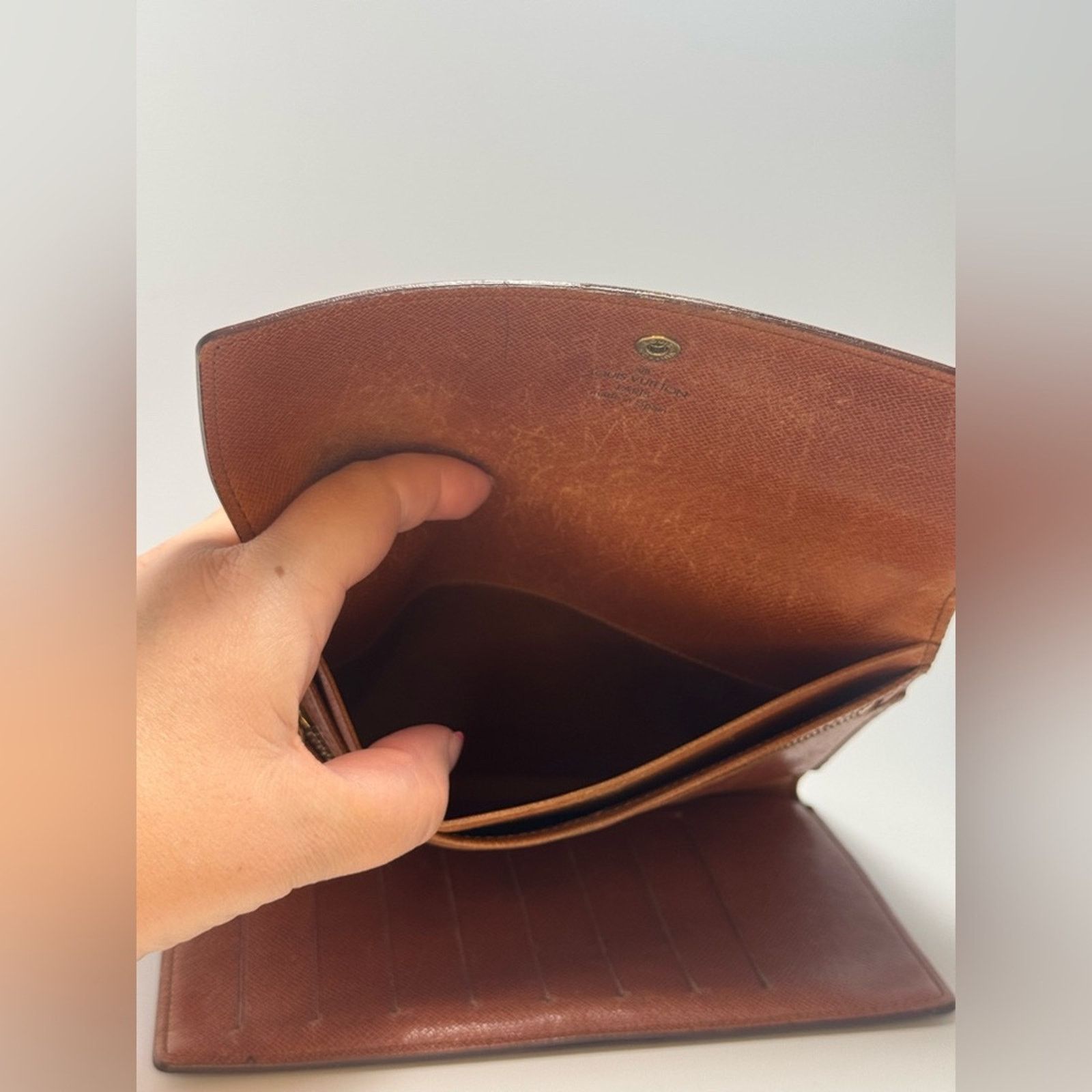 Louis Vuitton Louis Vuitton Trifold Pochette Passport Holder Wallet Size ONE SIZE - 12 Thumbnail