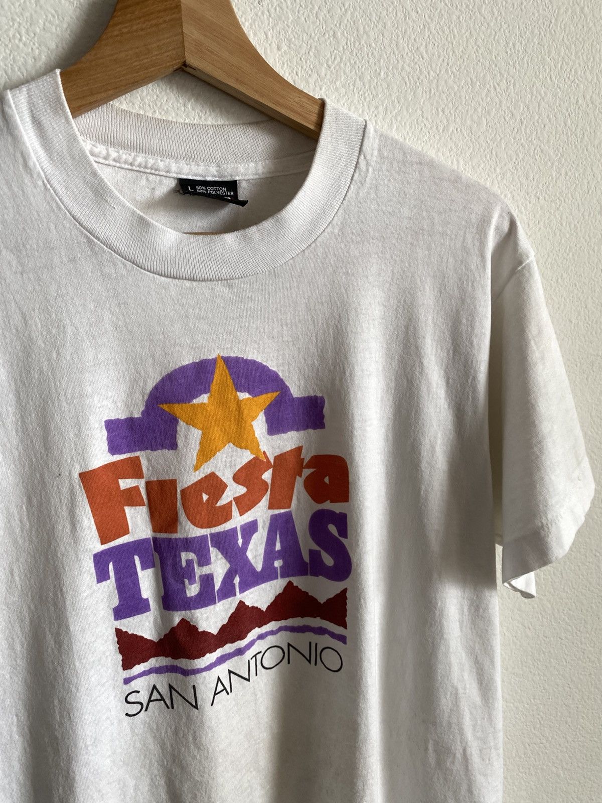Vintage Vintage 90s Fiesta Texas San Antonio Single Stitch Tee Size US L / EU 52-54 / 3 - 3 Thumbnail