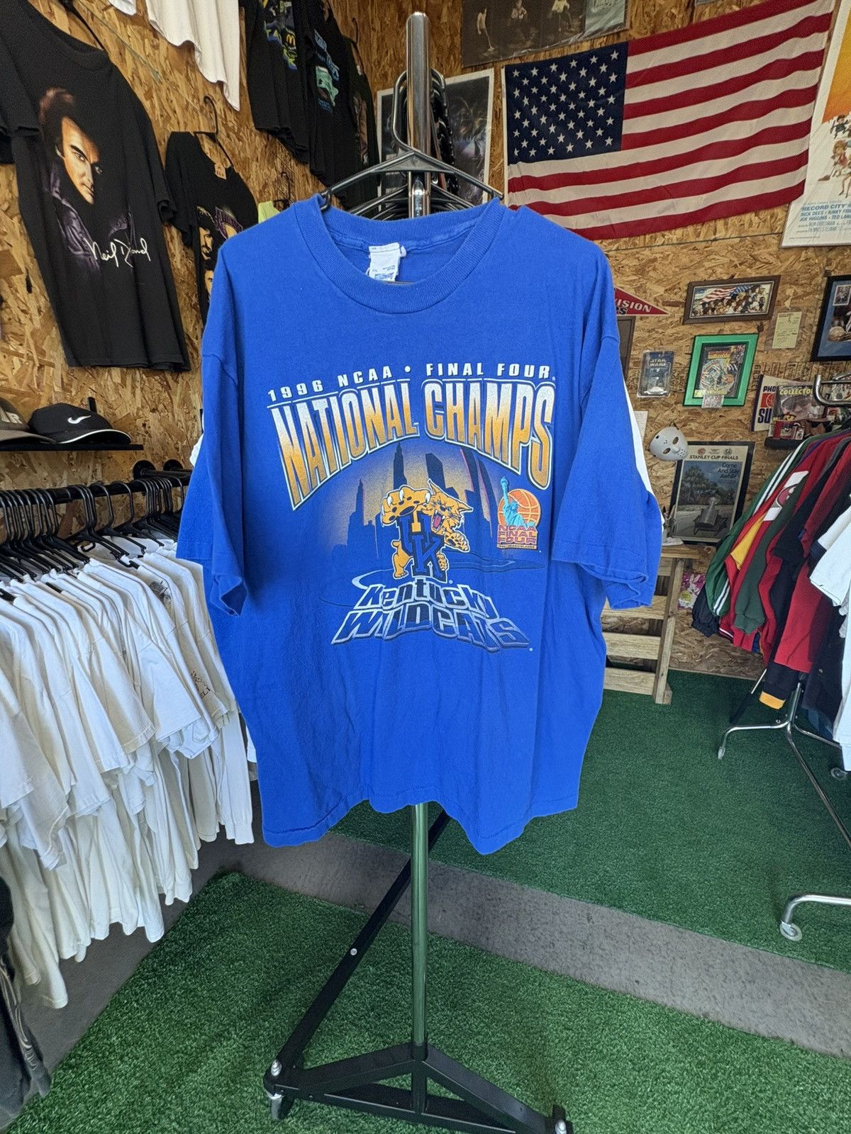 Salem Sportswear Vintage 1996 NCAA Final Four Kentucky Wildcats t-shirt Size US XXL / EU 58 / 5 - 1 Thumbnail