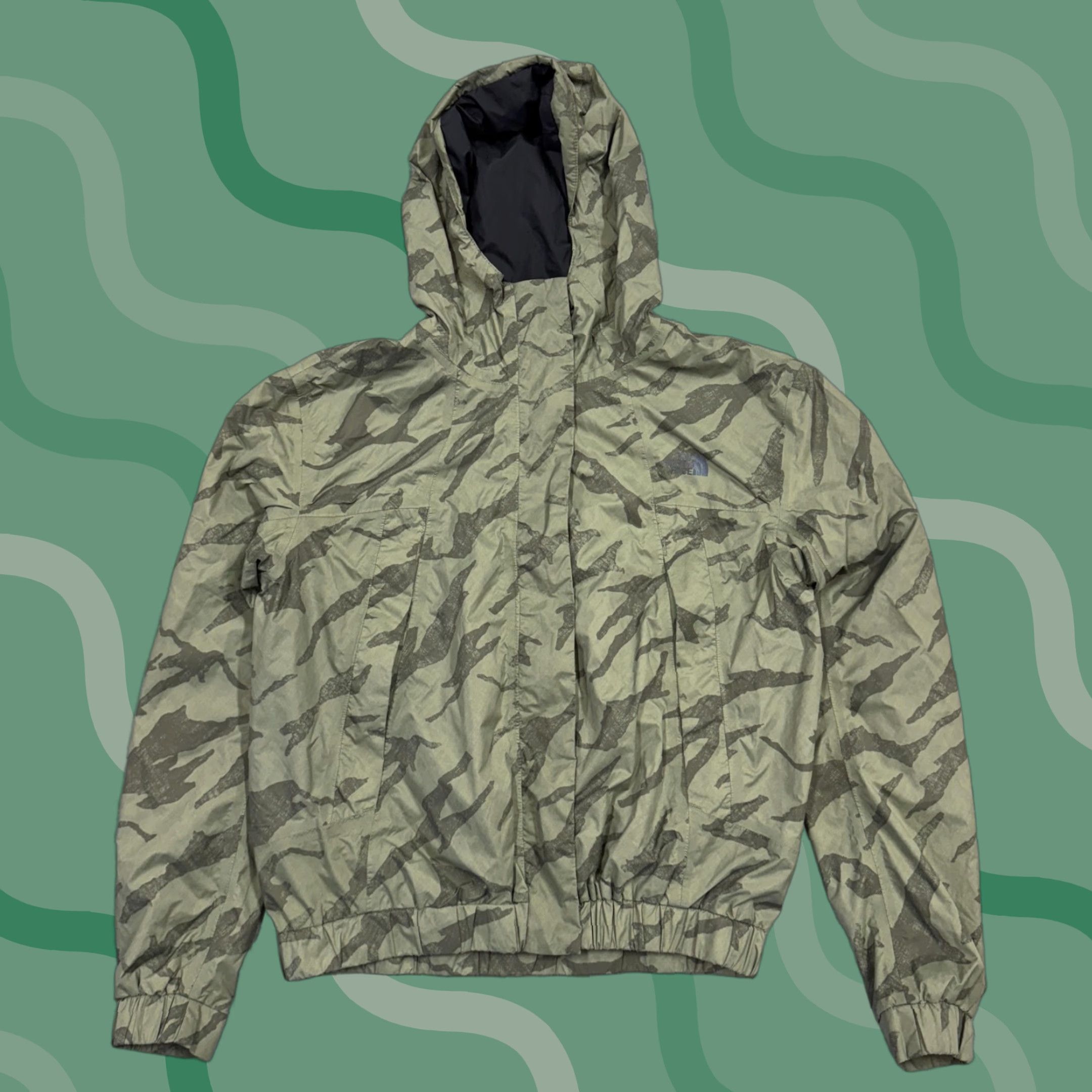 The North Face VINTAGE The North Face Jacket Womens Medium Green Camouflage Hooded Lightweight Windbreaker Size M / US 6-8 / IT 42-44 - 1 Thumbnail
