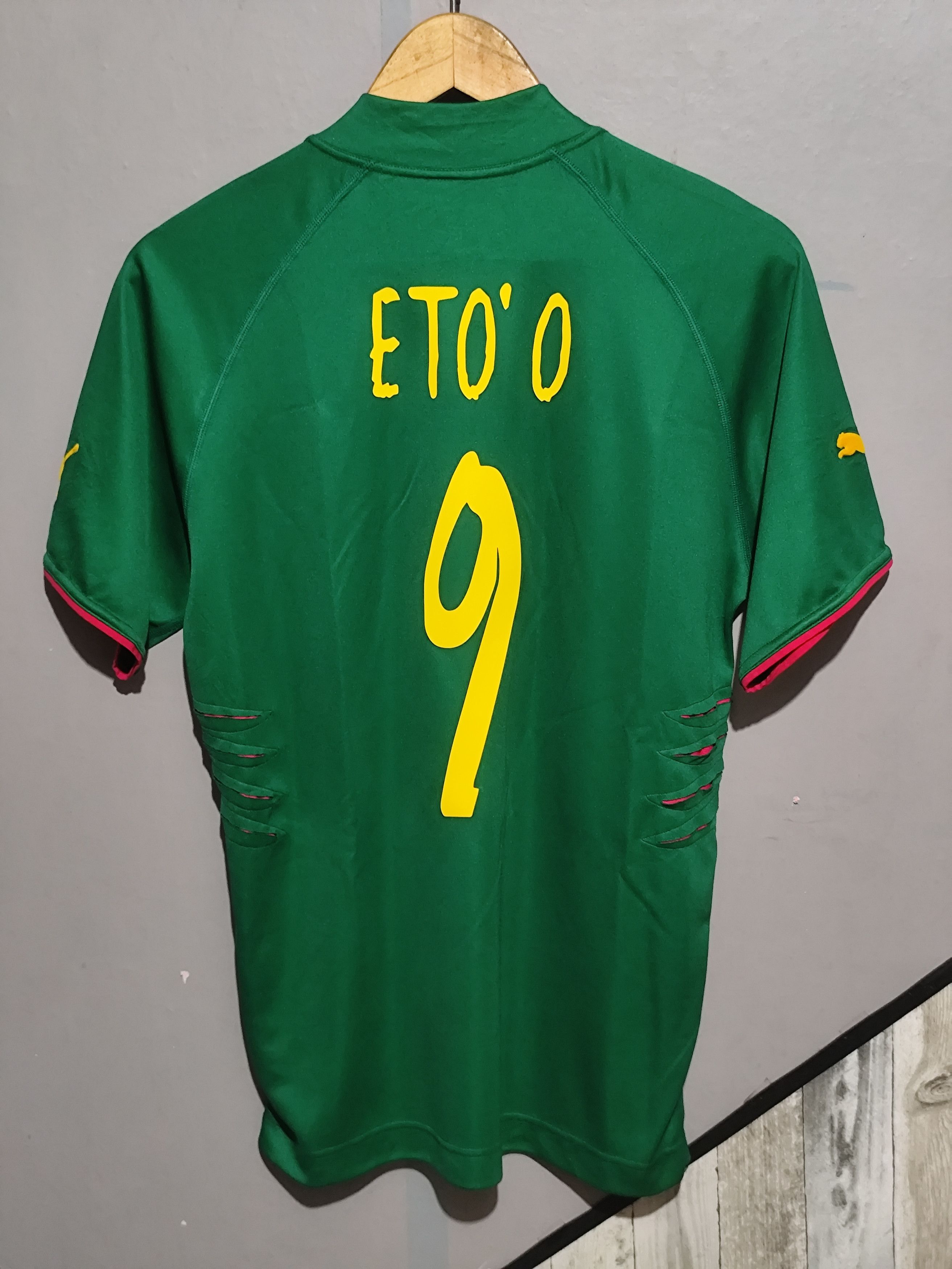 Puma × Vintage Puma x 2004/06 Samuel Eto'o #9 Cameroon Home Jersey Size US M / EU 48-50 / 2 - 1 Thumbnail