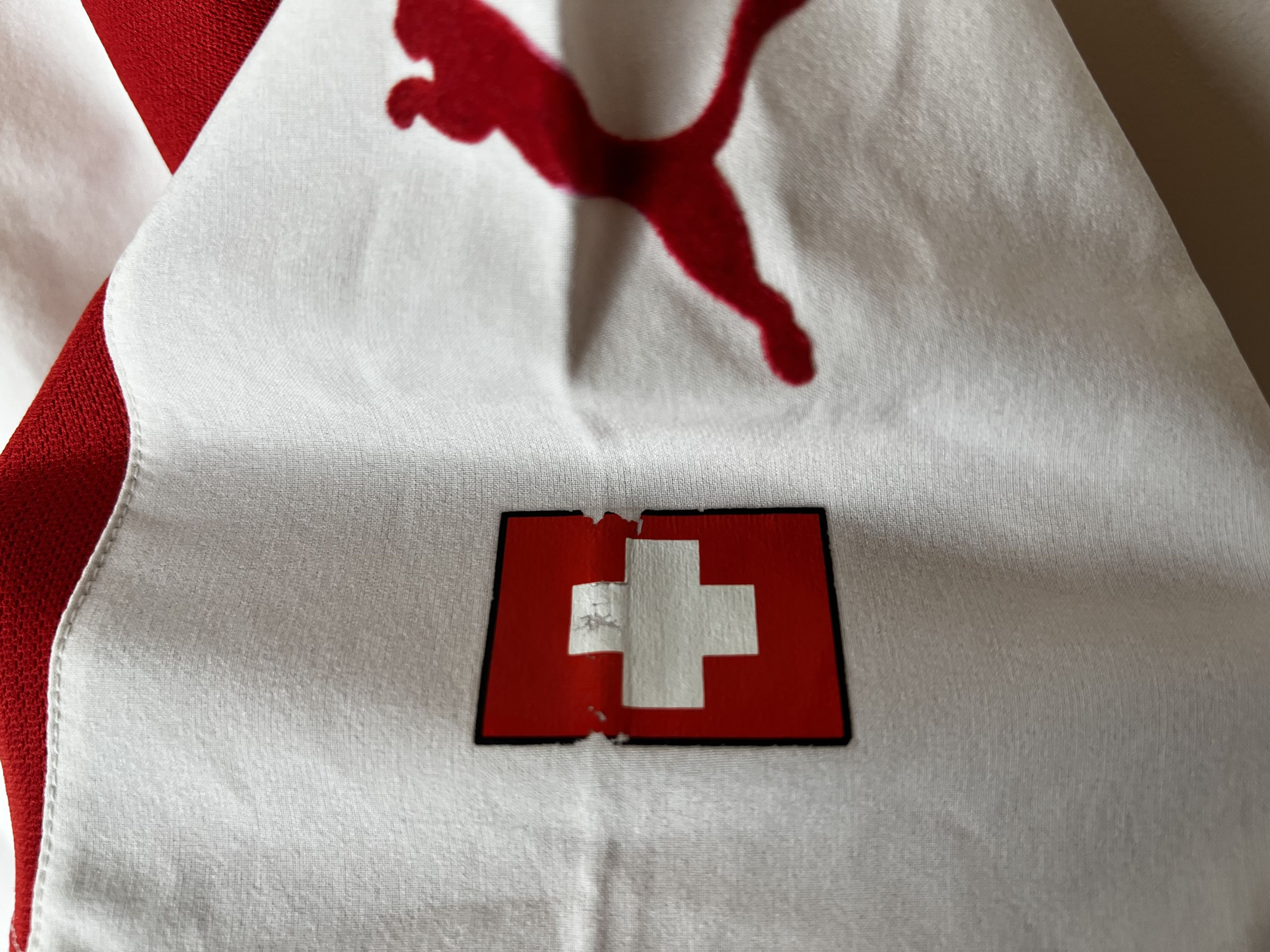 Puma SWITZERLAND TEAM 2004 2006 AWAY FOOTBALL SHIRT SOCCER JERSEY Size US M / EU 48-50 / 2 - 4 Thumbnail