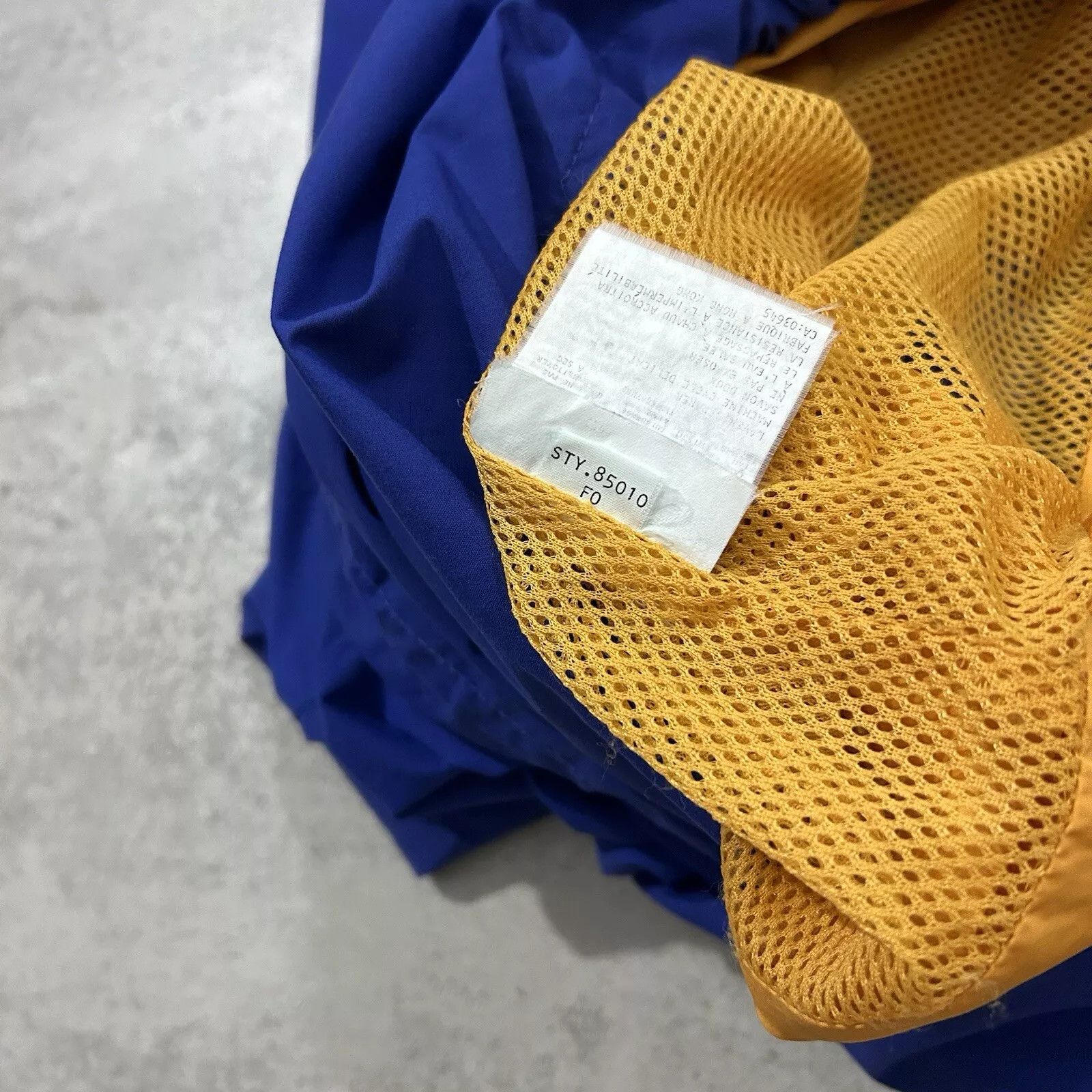 Patagonia × Vintage PATAGONIA STORM JACKET MOUNTAIN PARKA BLUE PINK SIZE M Size US M / EU 48-50 / 2 - 9 Thumbnail