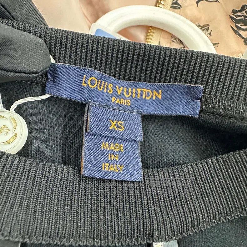 Louis Vuitton Louis Vuitton Full logo printed short sleeves Size US XS / EU 42 / 0 - 7 Thumbnail