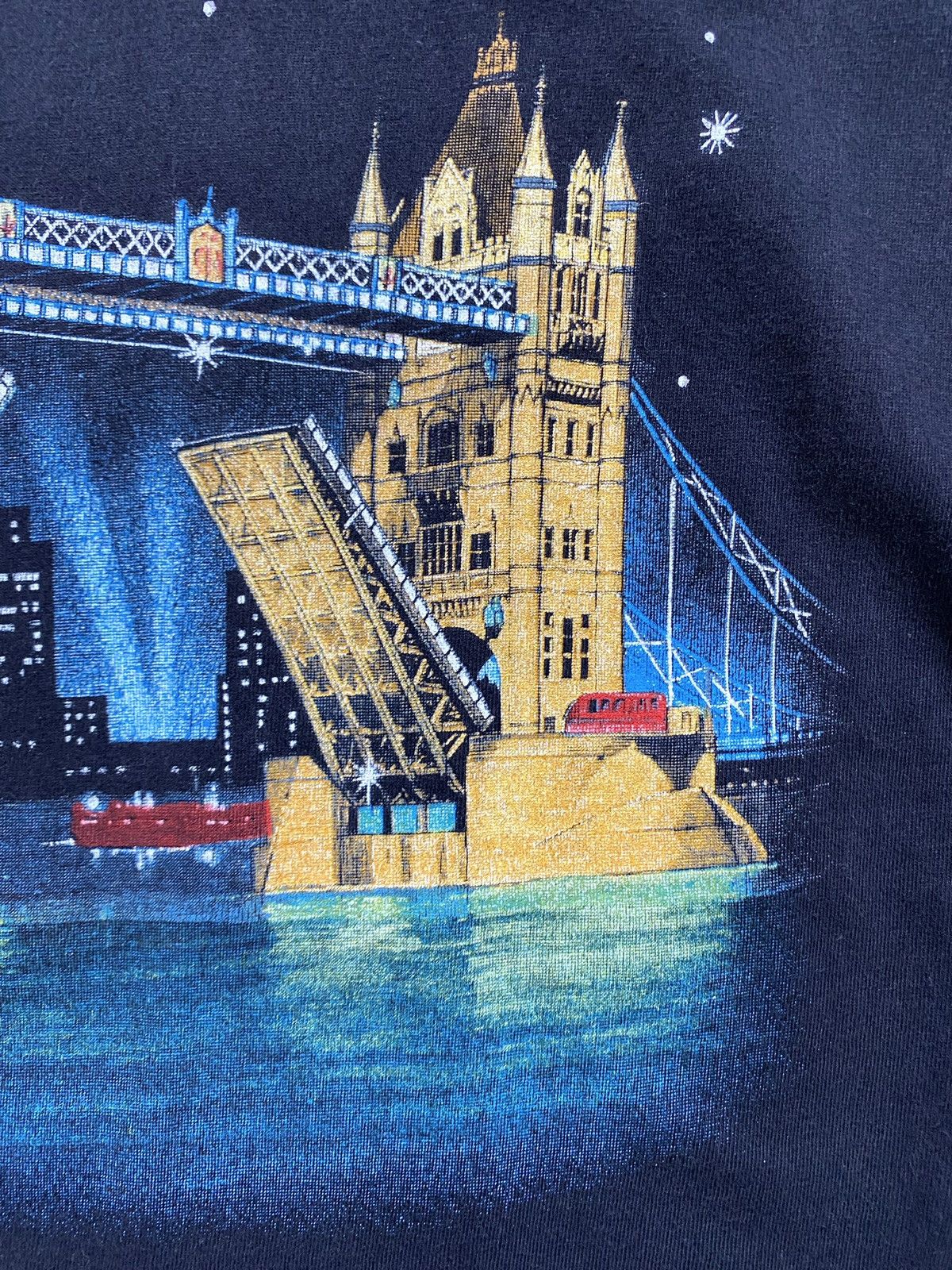 Band Tees Vintage 1990’s Tower Bridge London Art T Shirt Size US M / EU 48-50 / 2 - 5 Thumbnail