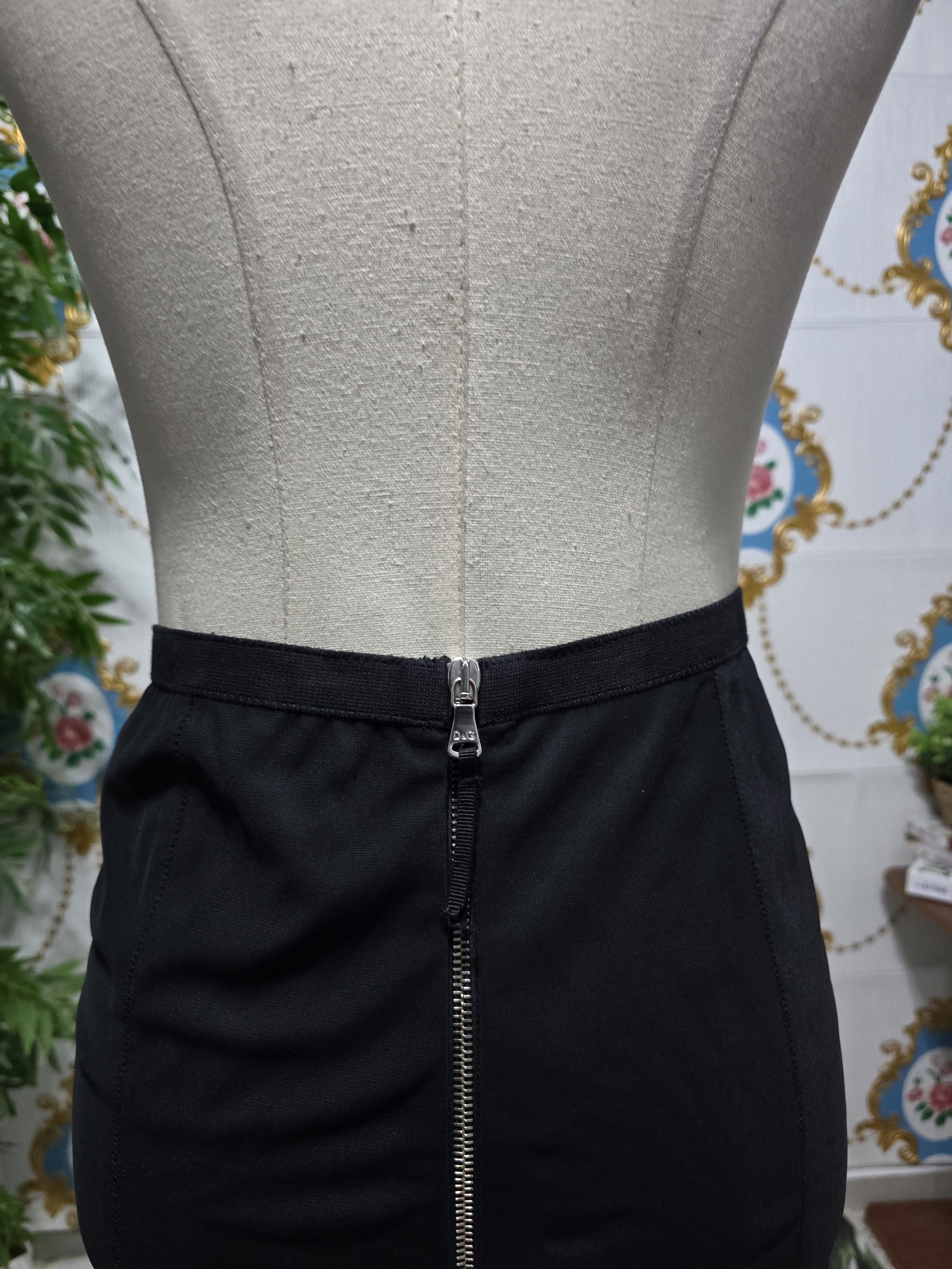 Dolce & Gabbana DOLCE & GABBANA Grey & Black Rushed Shear Back Fitted Skirt Size 28" / US 6 / IT 42 - 12 Thumbnail