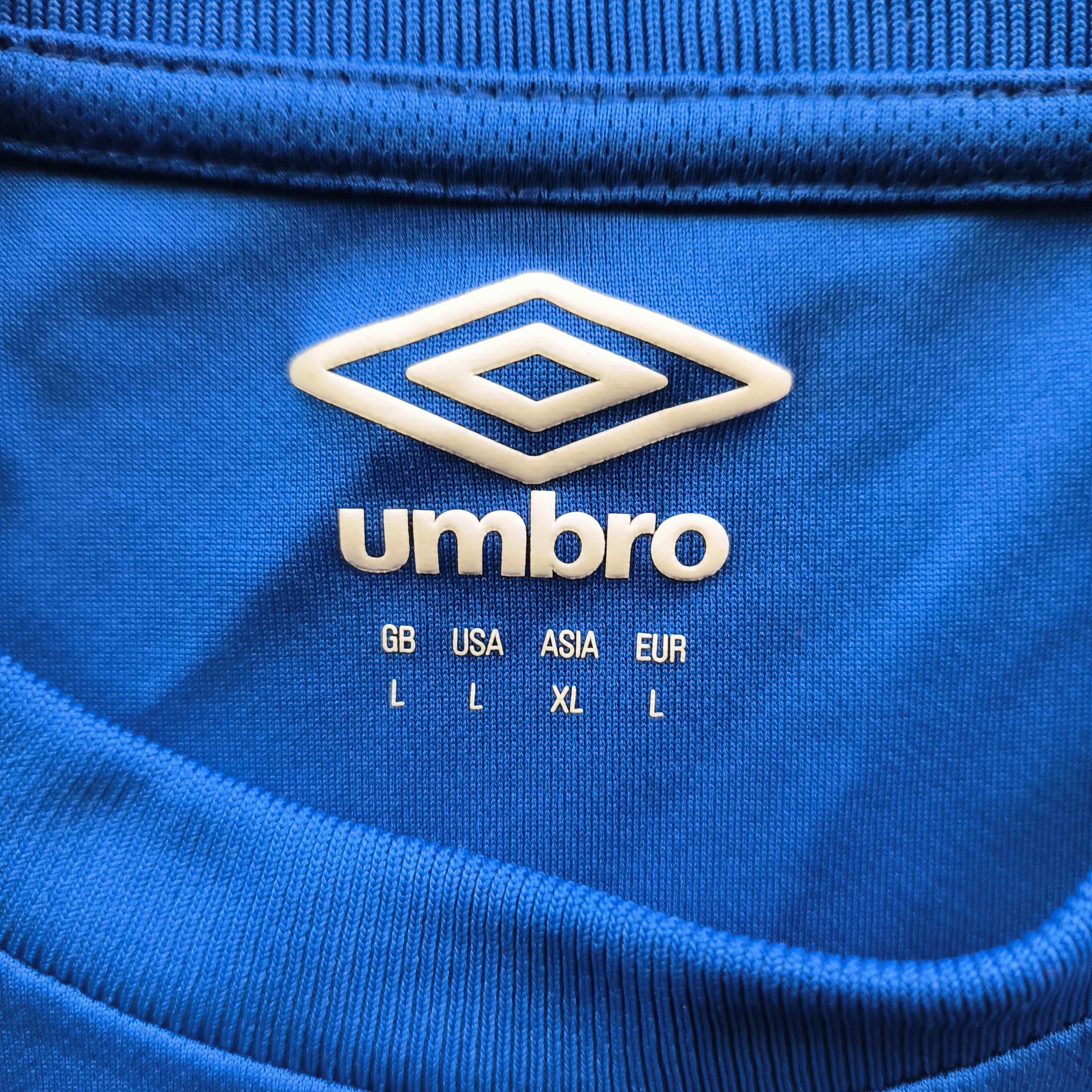 Umbro Luton Town Umbro training football jersey shirt size L Size US L / EU 52-54 / 3 - 4 Thumbnail