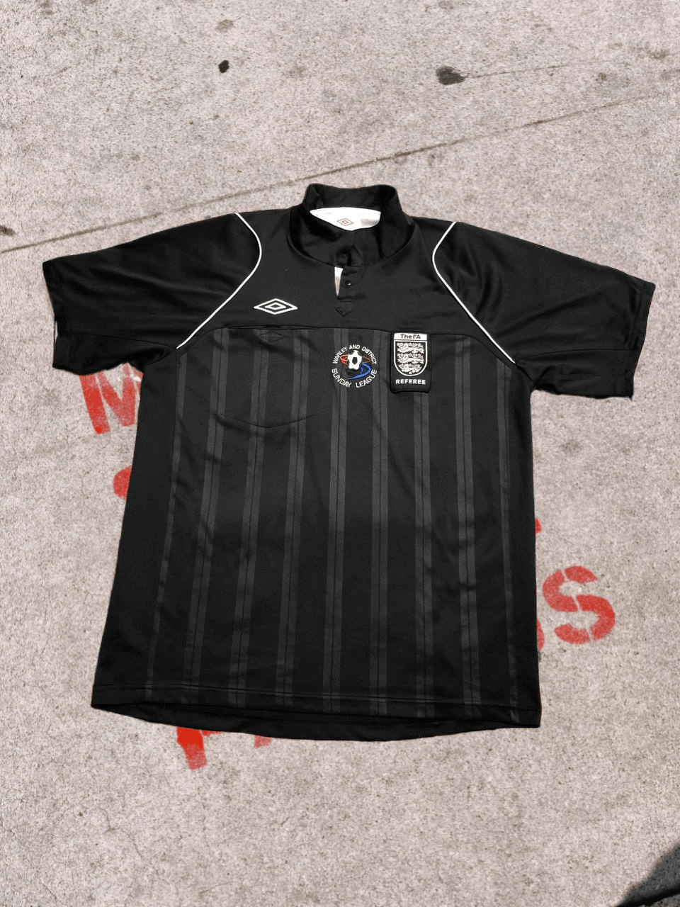 Umbro UMBRO ENGLAND REFEREE FOOTBALL SHIRT JERSEY Size US XL / EU 56 / 4 - 1 Thumbnail