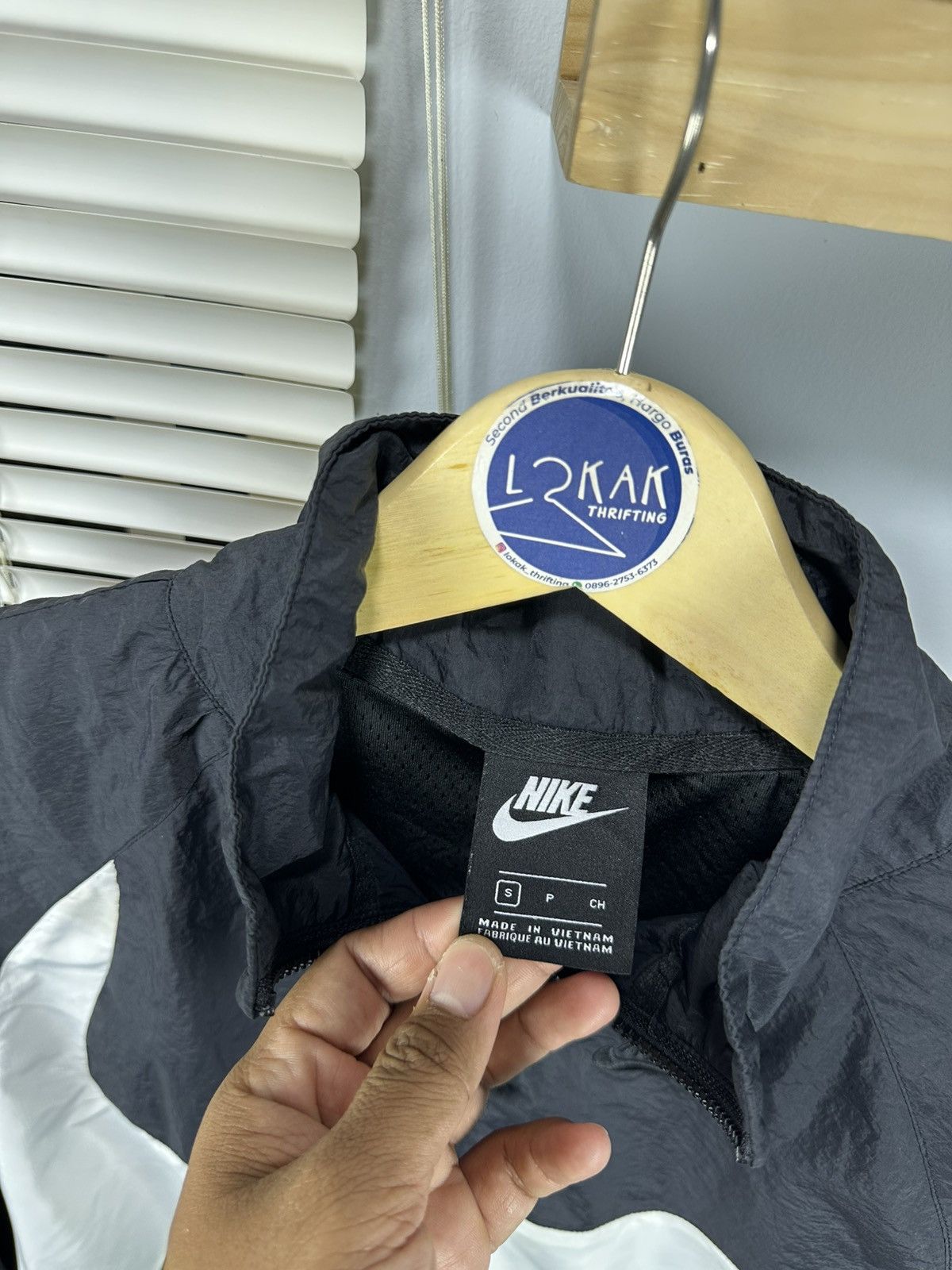 Nike NIKE MEN’S SWOOSH WINDBREAKER Size US M / EU 48-50 / 2 - 6 Thumbnail