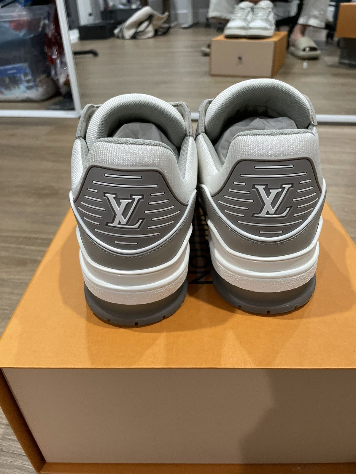 Louis Vuitton × Off-White × Virgil Abloh Louis Vuitton Grey Monogram Sneaker sz 8.5 Size US 8.5 / EU 41-42 - 3 Thumbnail