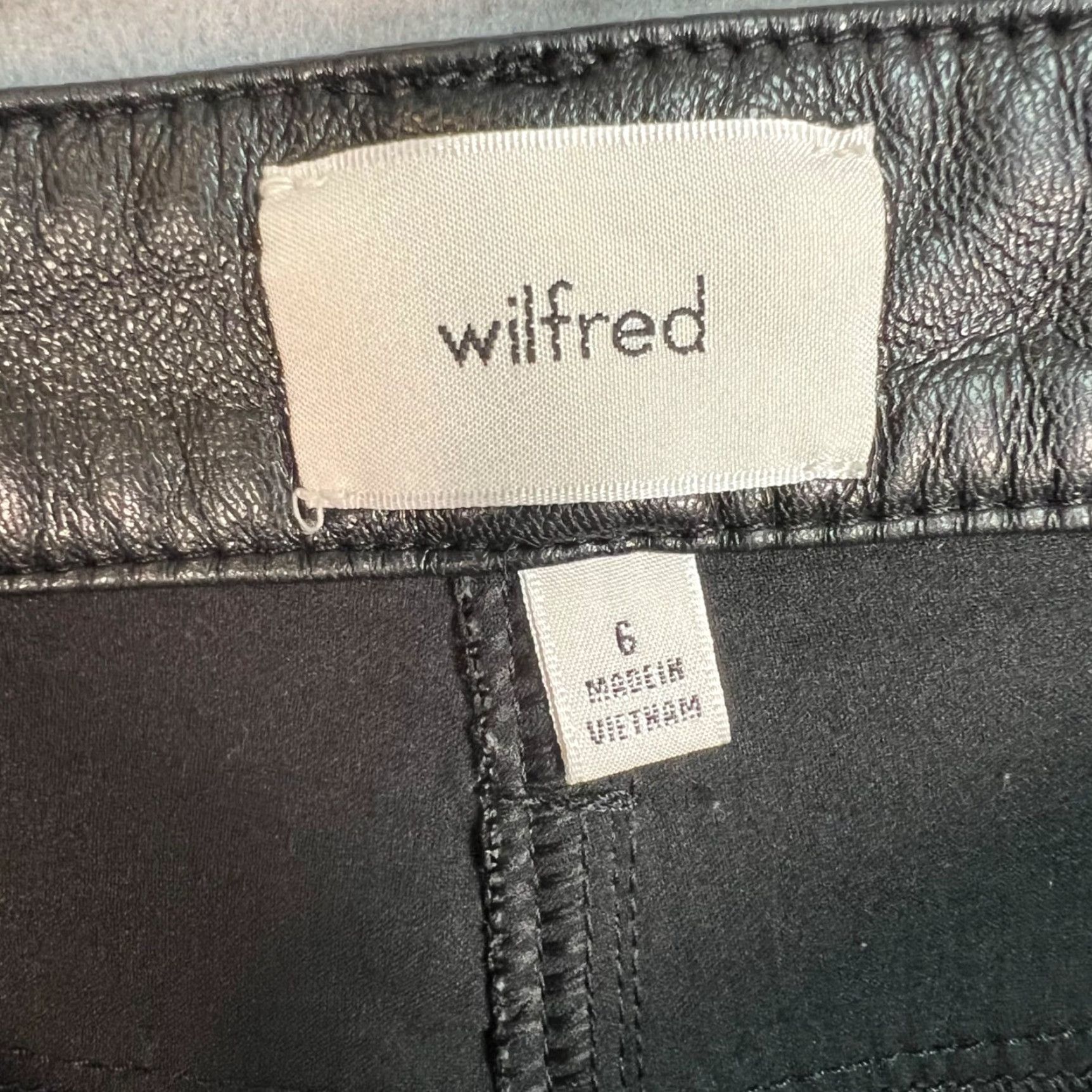 Vintage VINTAGE Wilfred Womens Black Faux Leather Flared Pants Size 6 Size 28" / US 6 / IT 42 - 3 Thumbnail