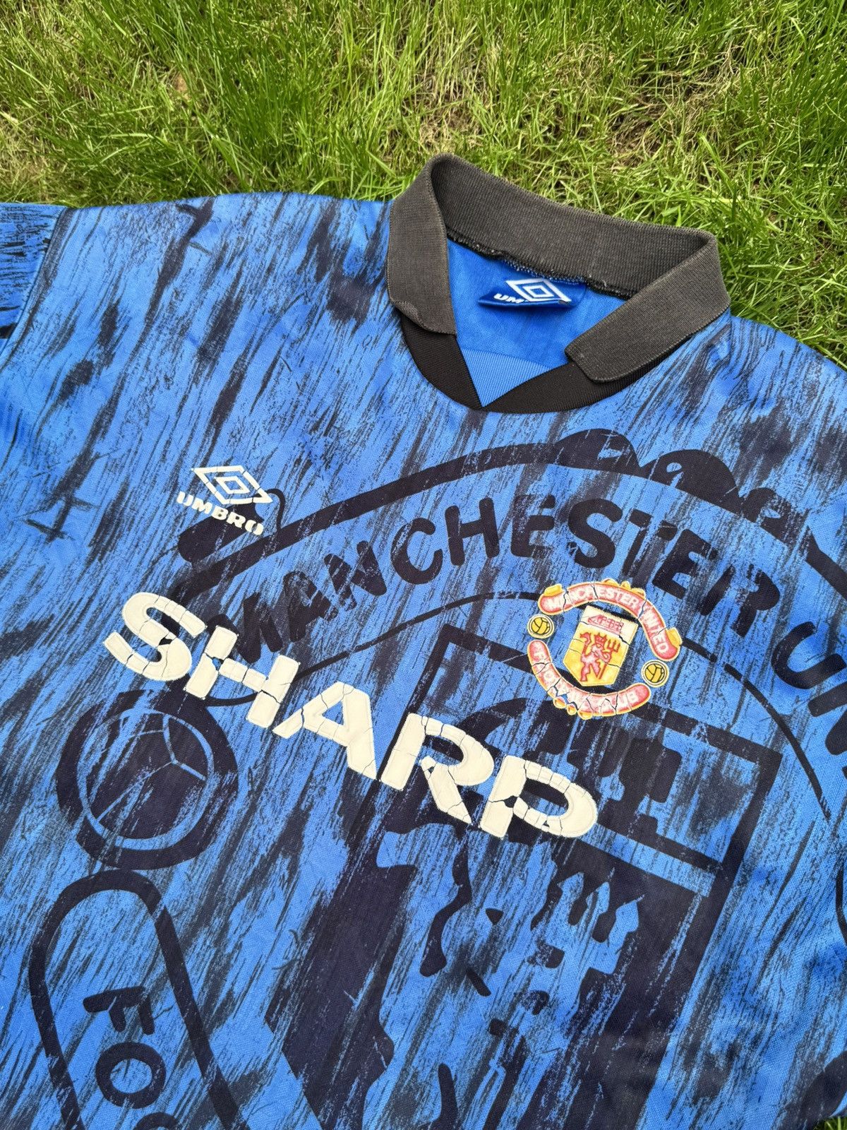 Umbro MANCHESTER UNITED 1992 1993 AWAY FOOTBALL Size US L / EU 52-54 / 3 - 6 Thumbnail