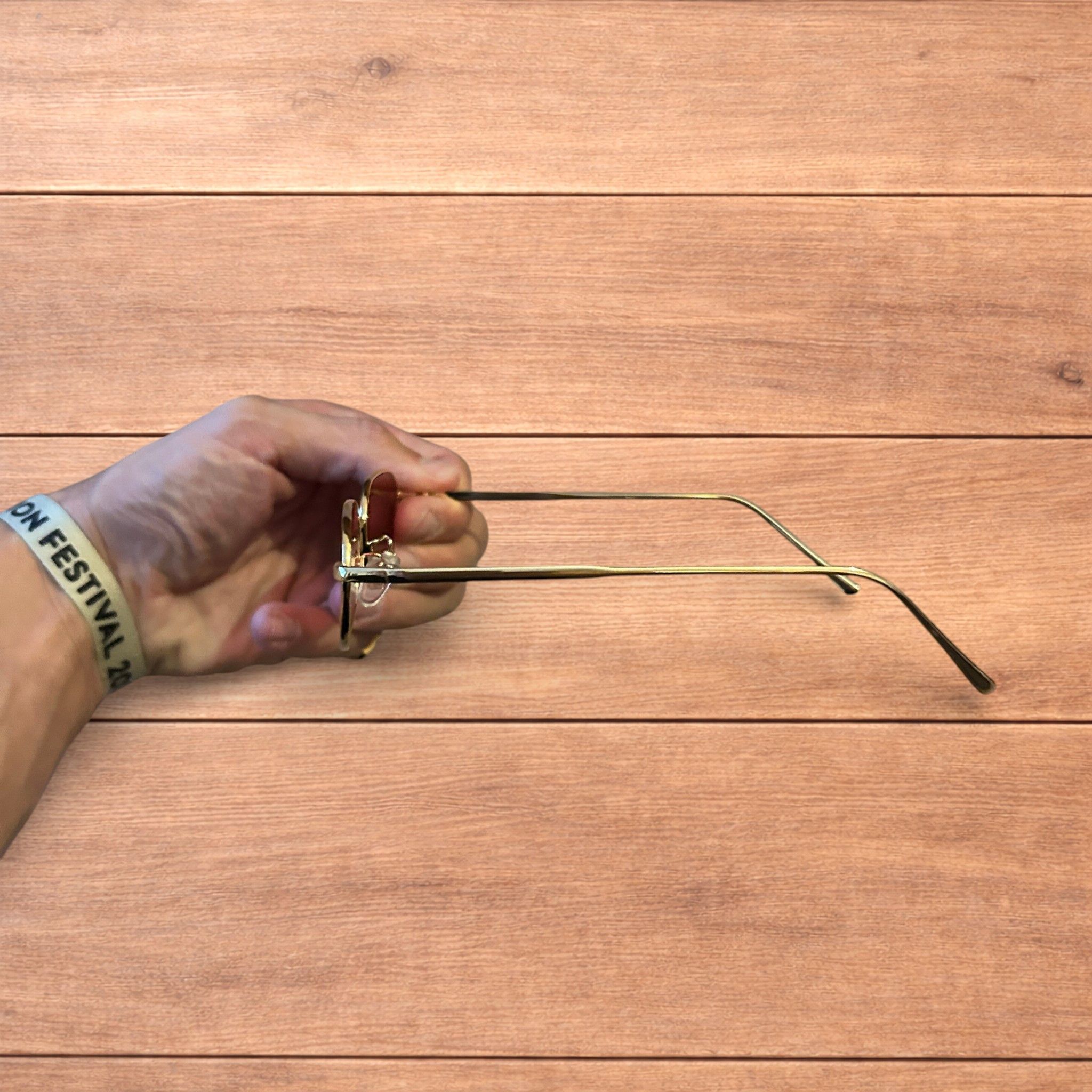Japanese Brand Metal frame polarised sunglasses in gold with red lens. Size ONE SIZE - 4 Thumbnail