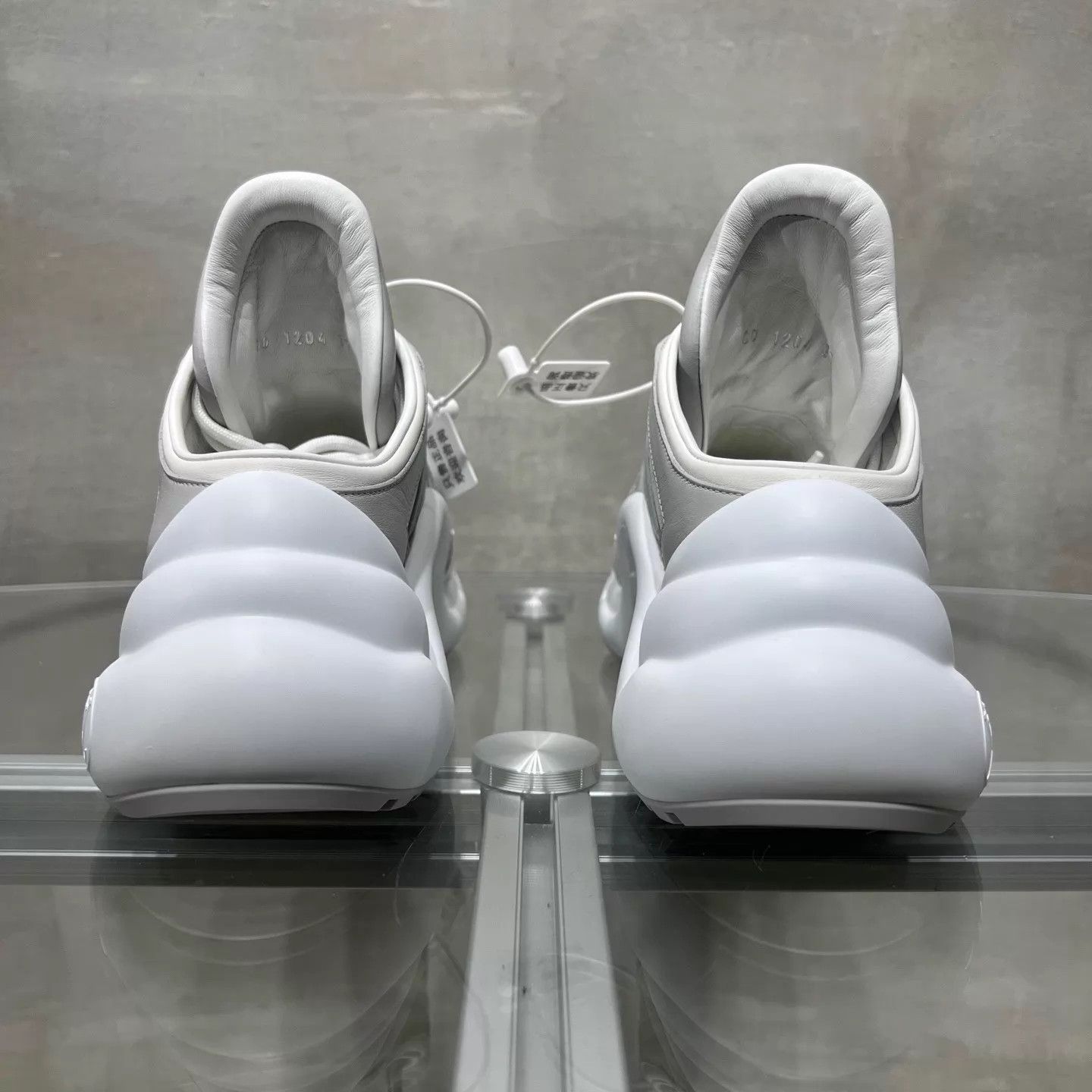 Louis Vuitton Louis Vuitton Archlight White Arch Print Dad Slide UK3/37 Size US 5.5 / IT 35.5 - 6 Thumbnail