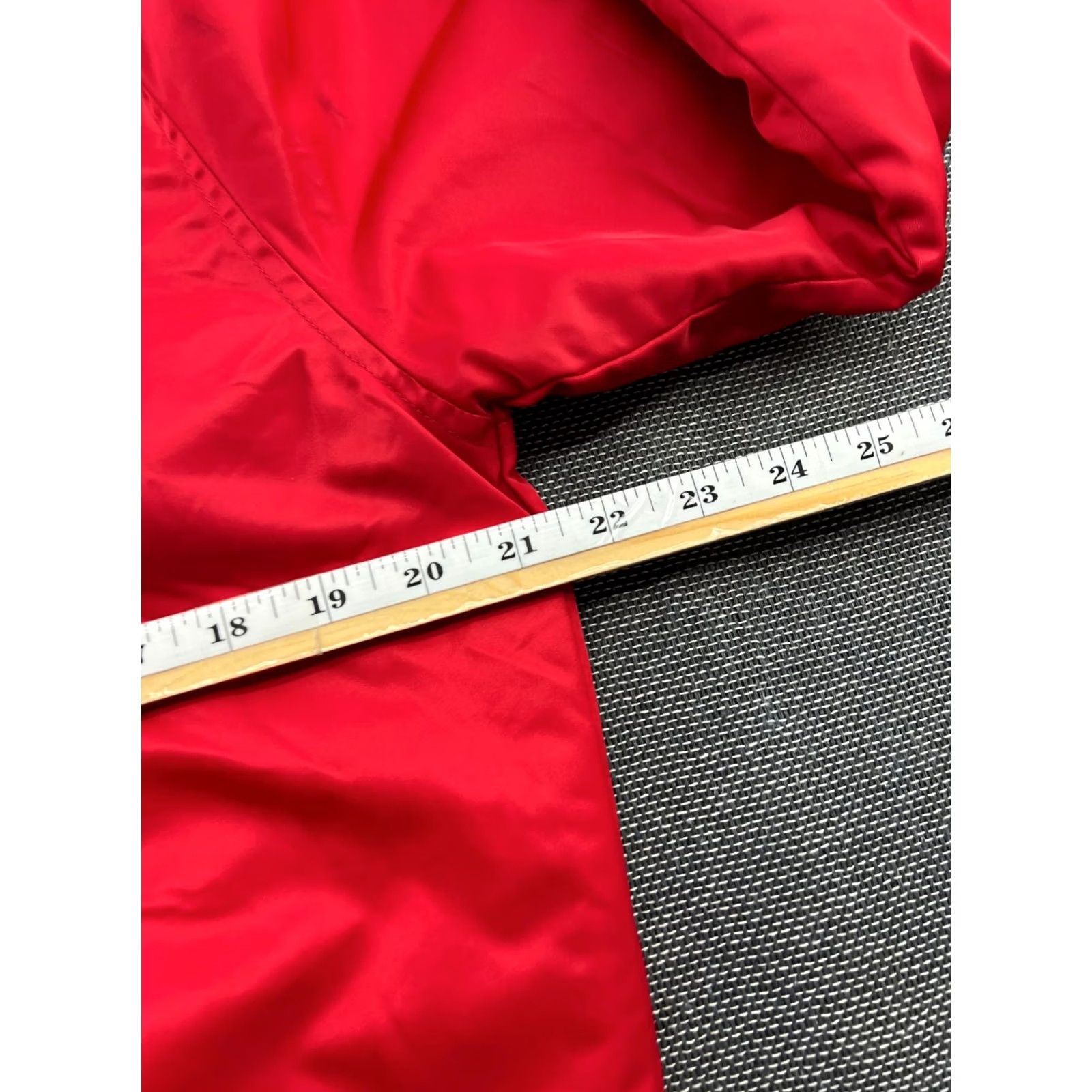 Starter Chicago Bulls Starter Black label Varsity Satin Bomber Jacket Mens M Red Nike Shirt Size US M / EU 48-50 / 2 - 6 Thumbnail