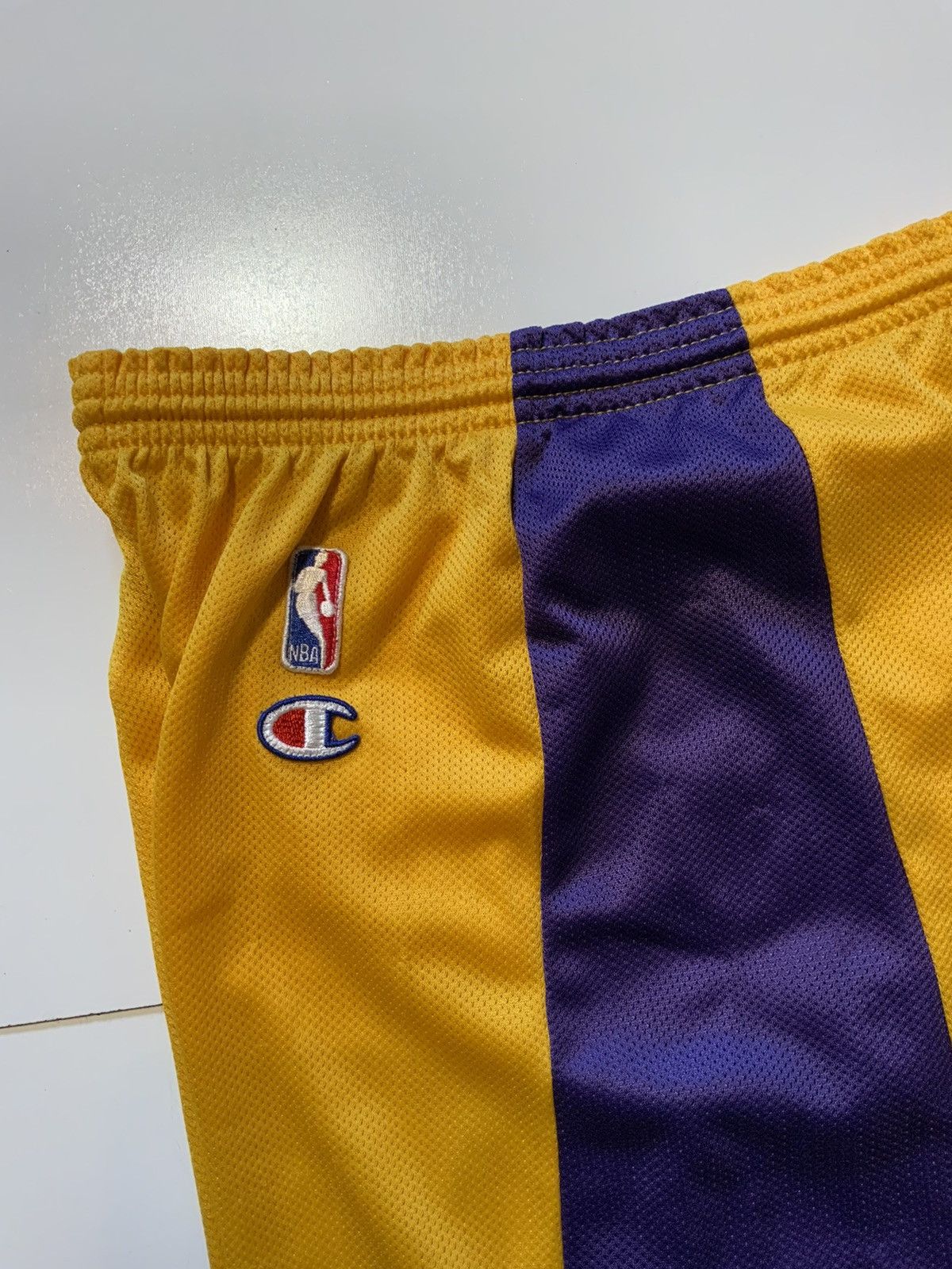 Champion × NBA × Vintage Vintage 90s Champion Los Angeles Lakers Basketball Shorts Size US 32 / EU 48 - 5 Thumbnail