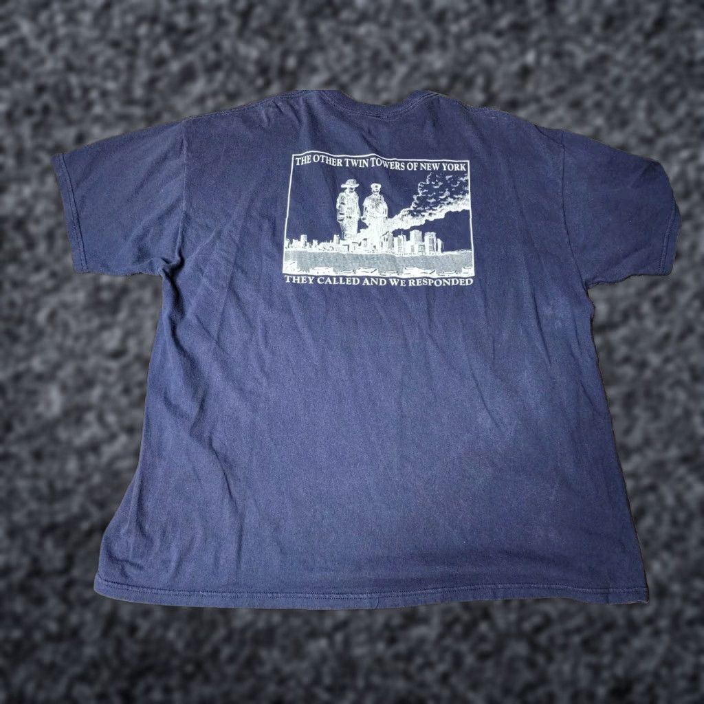 Fruit Of The Loom VINTAGE The Other Twin Towers Of New York Fallen Heroes T-Shirt 2XL Blue 9/11 Mens Vintage Graphic Tee Size US XXL / EU 58 / 5 - 1 Thumbnail