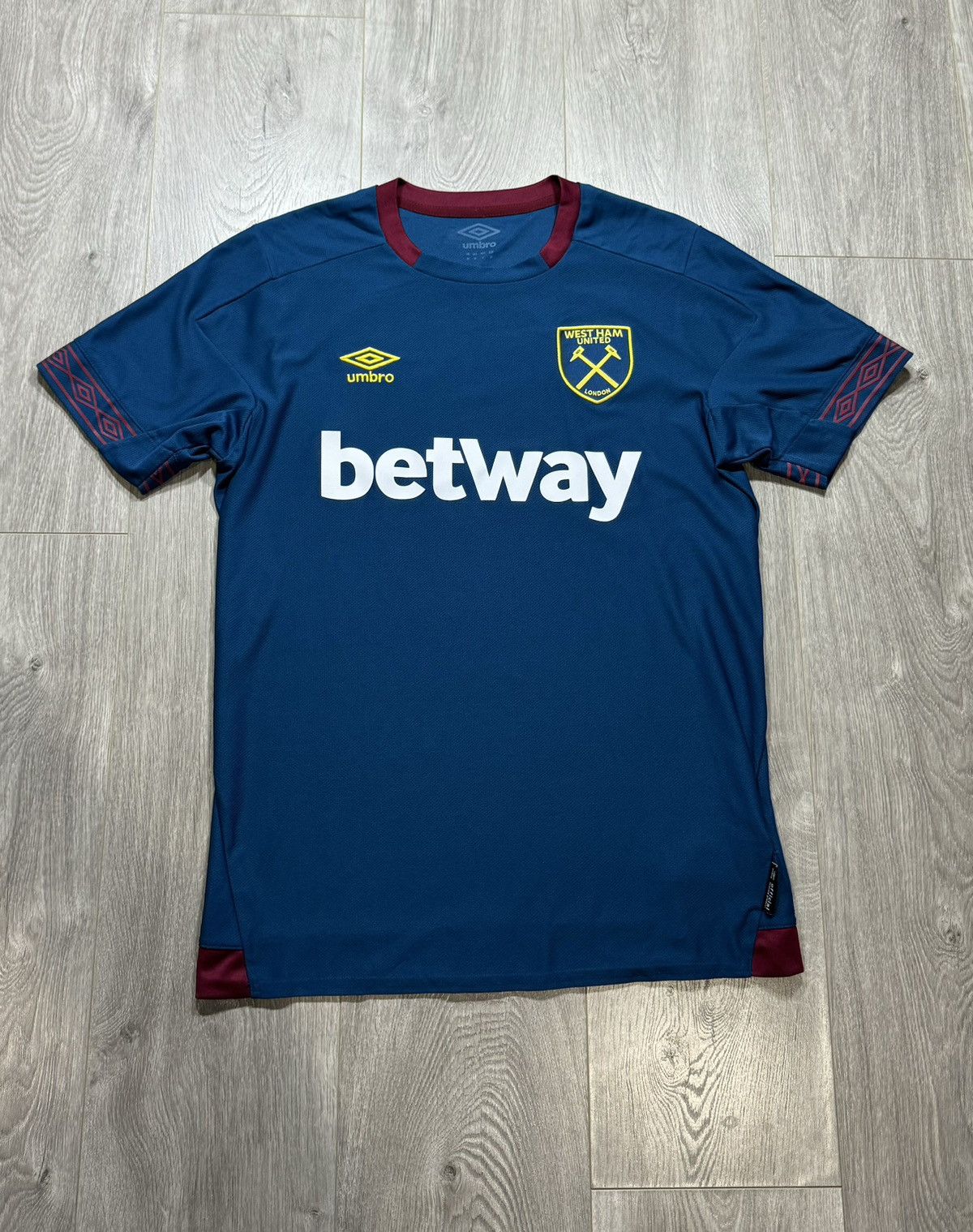 Umbro West Ham United Umbro 2018/2019 Away Shirt Mens Size US M / EU 48-50 / 2 - 1 Thumbnail