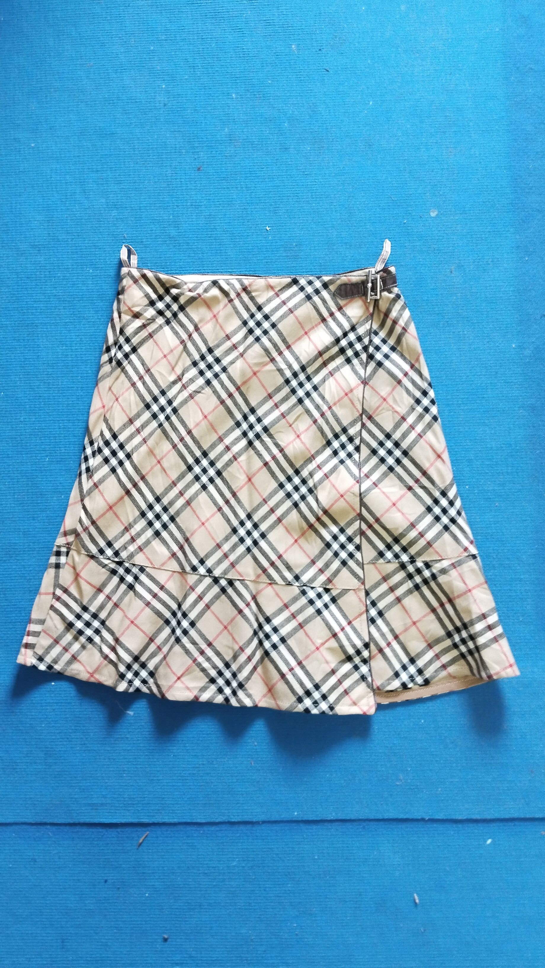 image of Burberry Nova Check Mini Skirt Nice Design in Beige, Women's (Size 30)