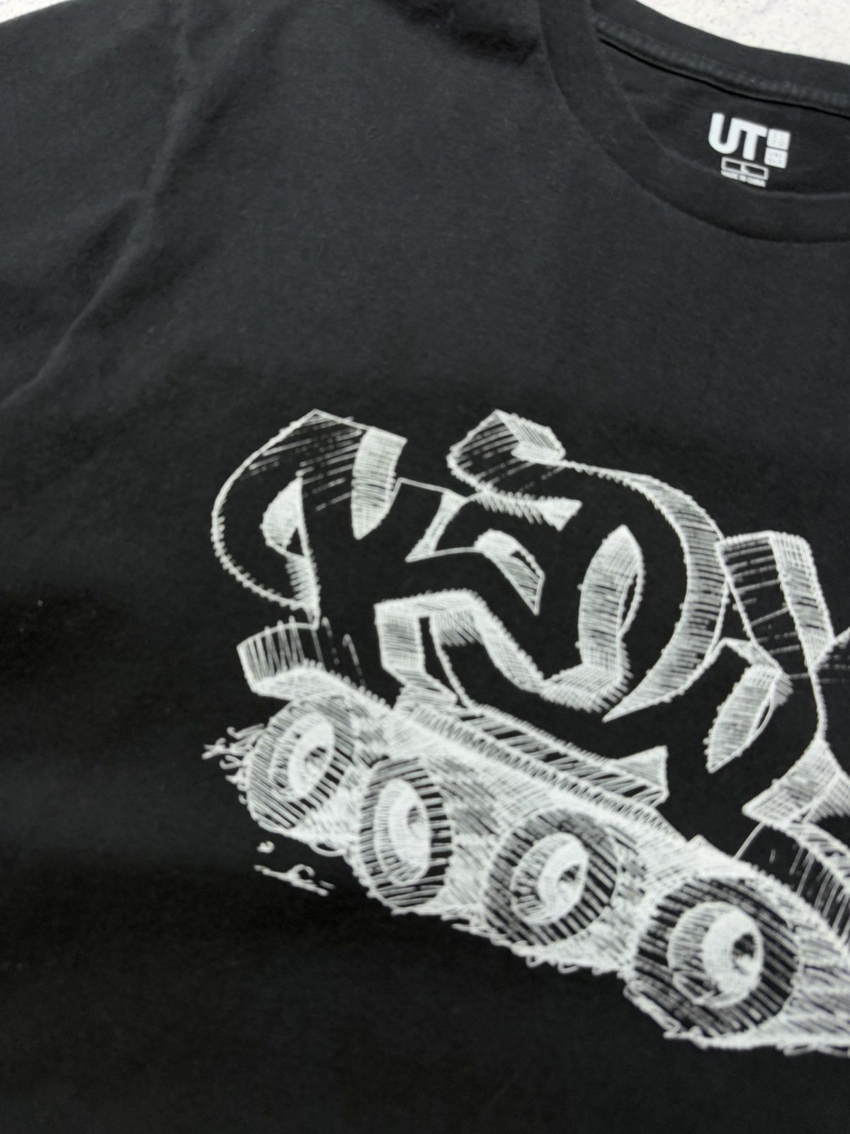 Japanese Brand Uniqlo x kaws grafitti spellout T shirt USA Size US L / EU 52-54 / 3 - 5 Thumbnail