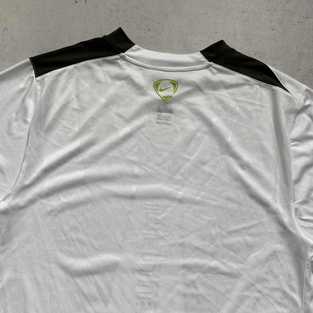 Nike Vintage Nike 90 Track T-Shirt Drill Jersey Gorpcore Y2K Size US L / EU 52-54 / 3 - 12 Thumbnail