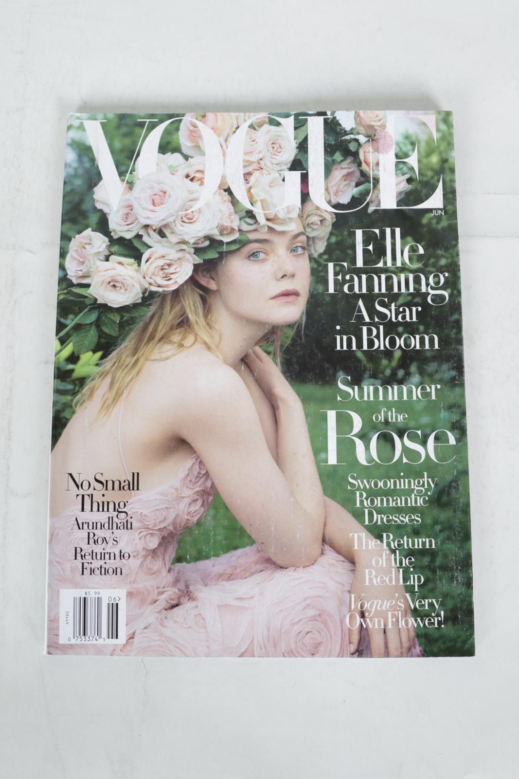 Vogue 2017' Vogue June Elle Fanning Magazine Size ONE SIZE - 1 Thumbnail