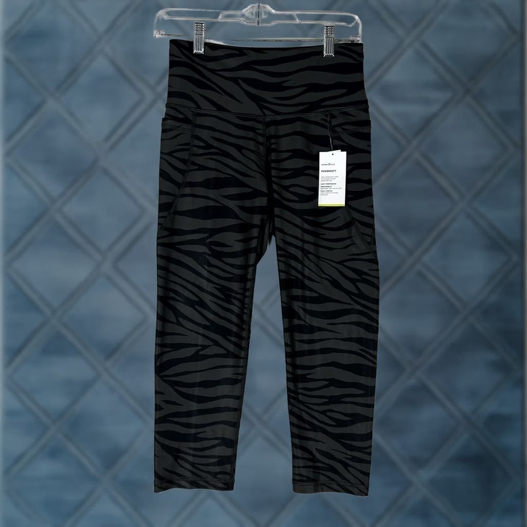 Old Navy Old Navy Active Powersoft Capri Leggings Women's M Gray Zebra Print NWT Size 32" / US 10 / IT 46 - 1 Thumbnail