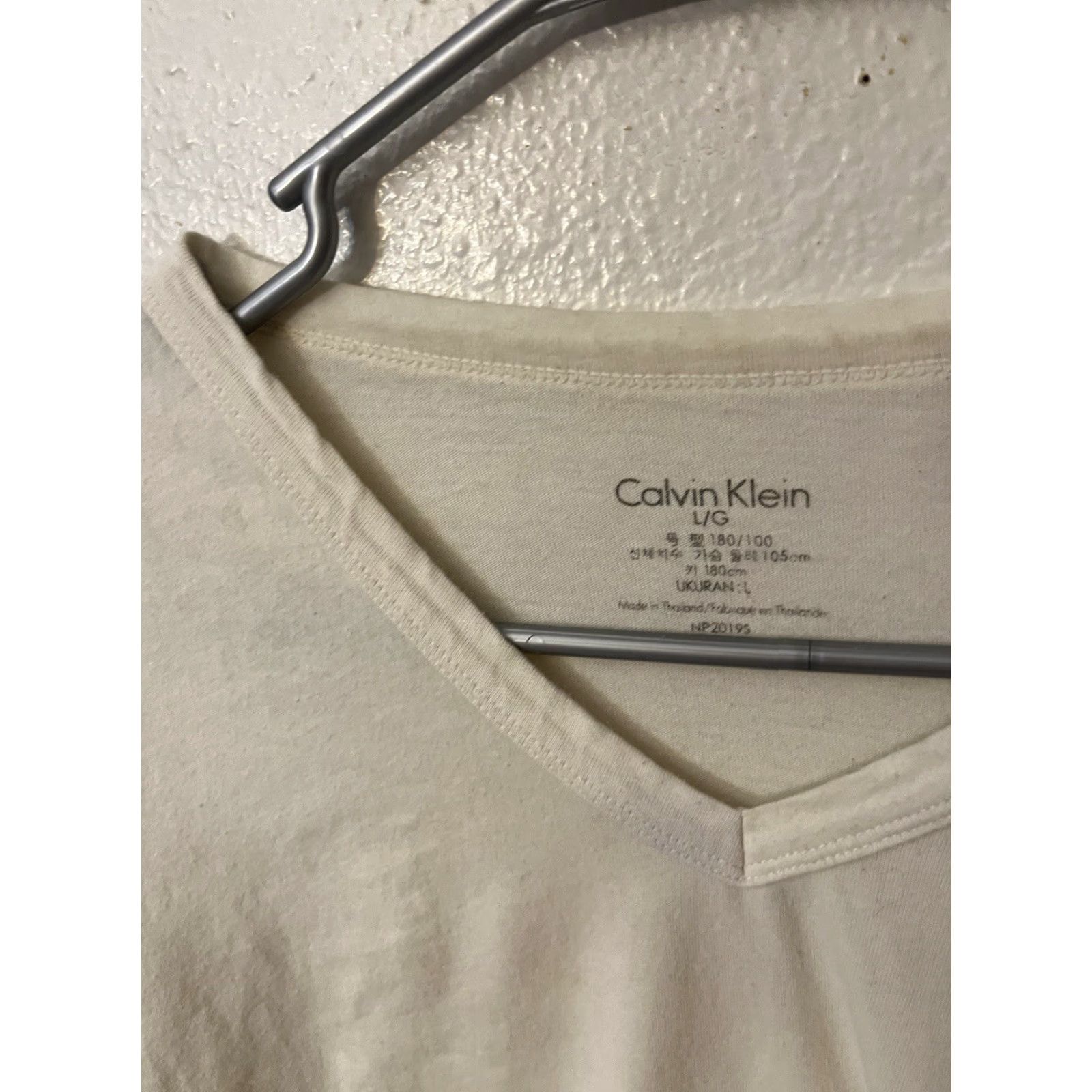 Calvin Klein Calvin Klein T-Shirt Men's L Short Sleeve V-Neck White Logo Solid Shirt Adult Large White Calvin Klein Mens T-Shirt Size US L / EU 52-54 / 3 - 2 Thumbnail