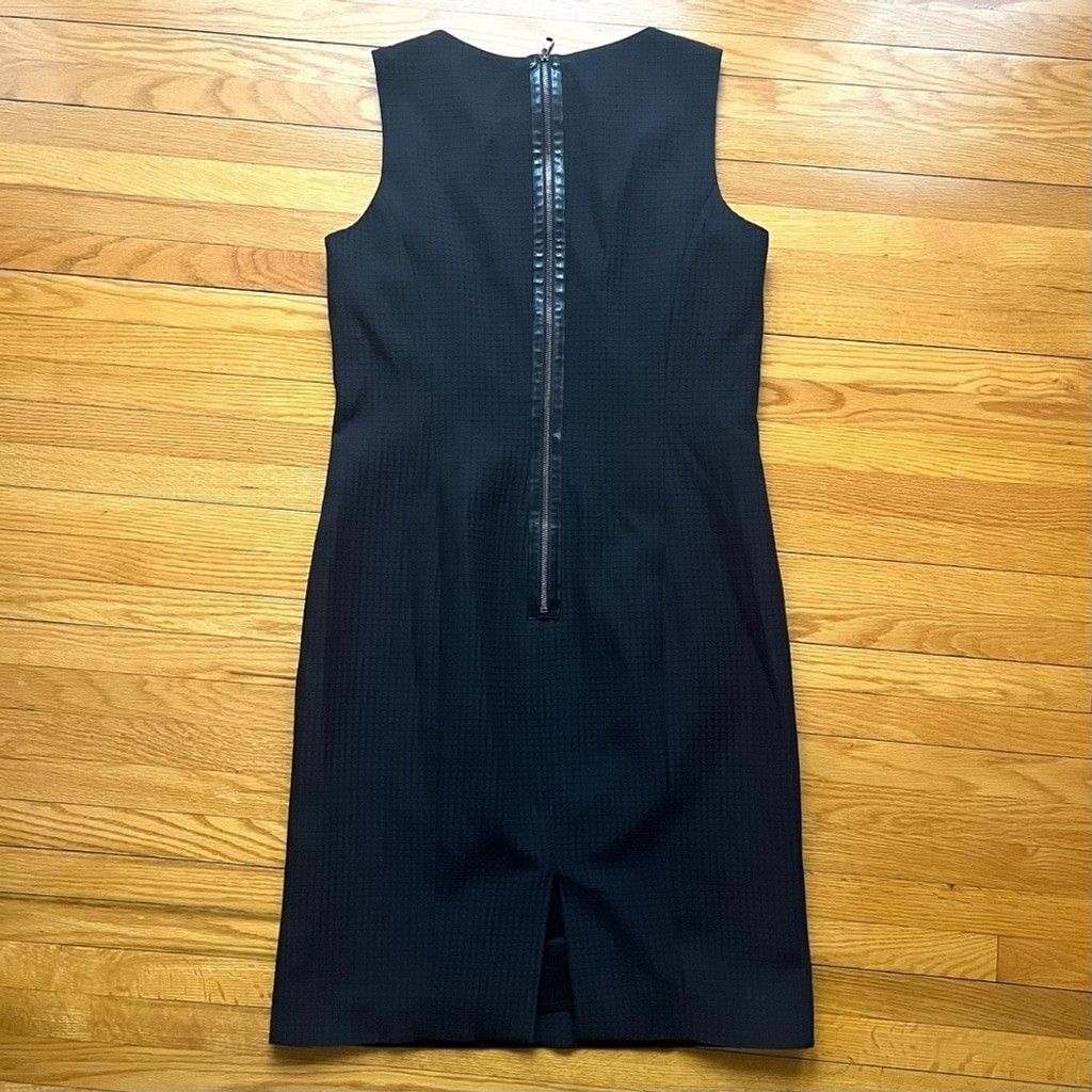 RED Valentino RED VALENTINO Black Waffle Knit Sleeveless Shift Dress Size L / US 10 / IT 46 - 2 Thumbnail
