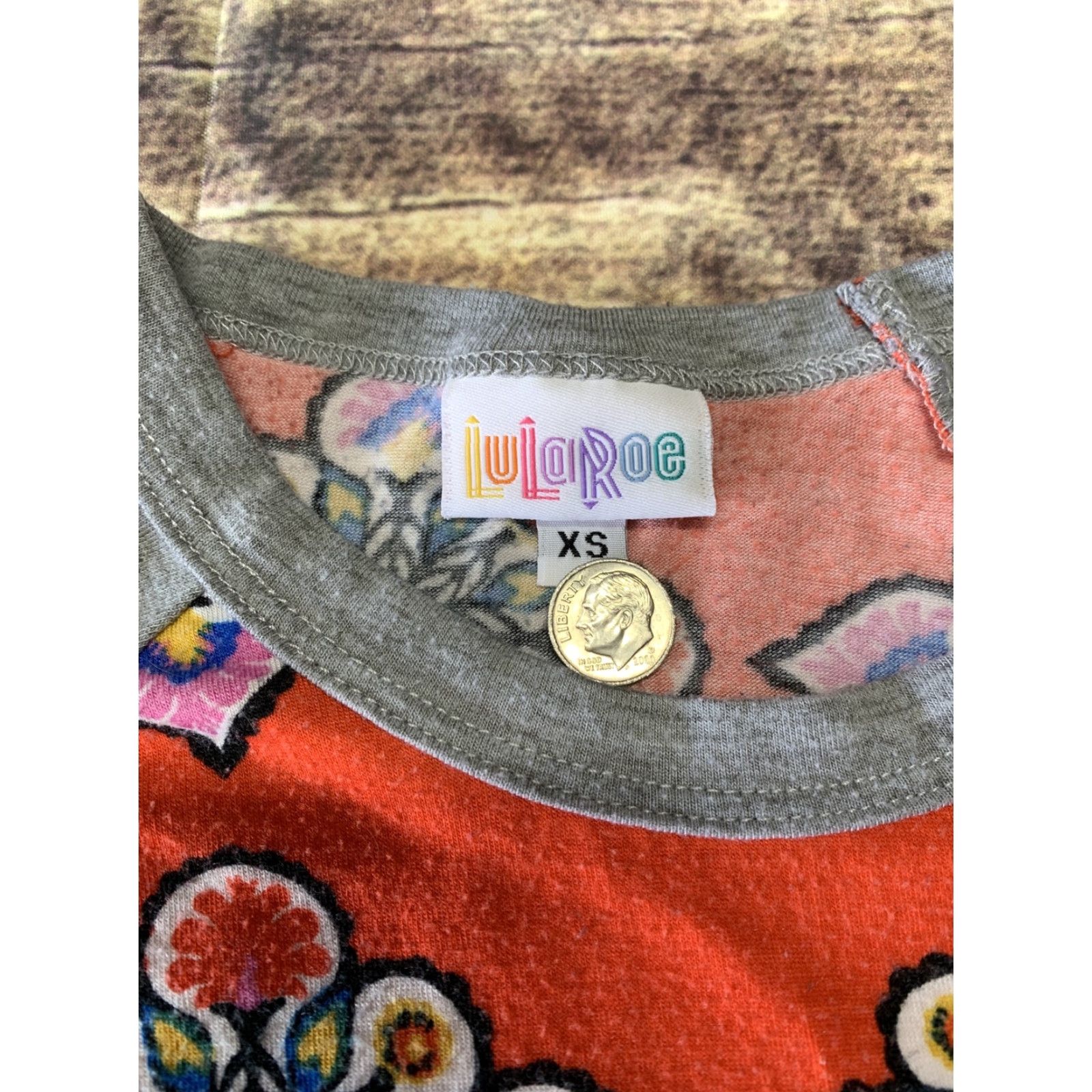 Vintage LuLaRoe T-Shirt Womens XS 3/4 Sleeve Pullover Gray Floral Southwest X-Small Size XS / US 0-2 / IT 36-38 - 3 Thumbnail