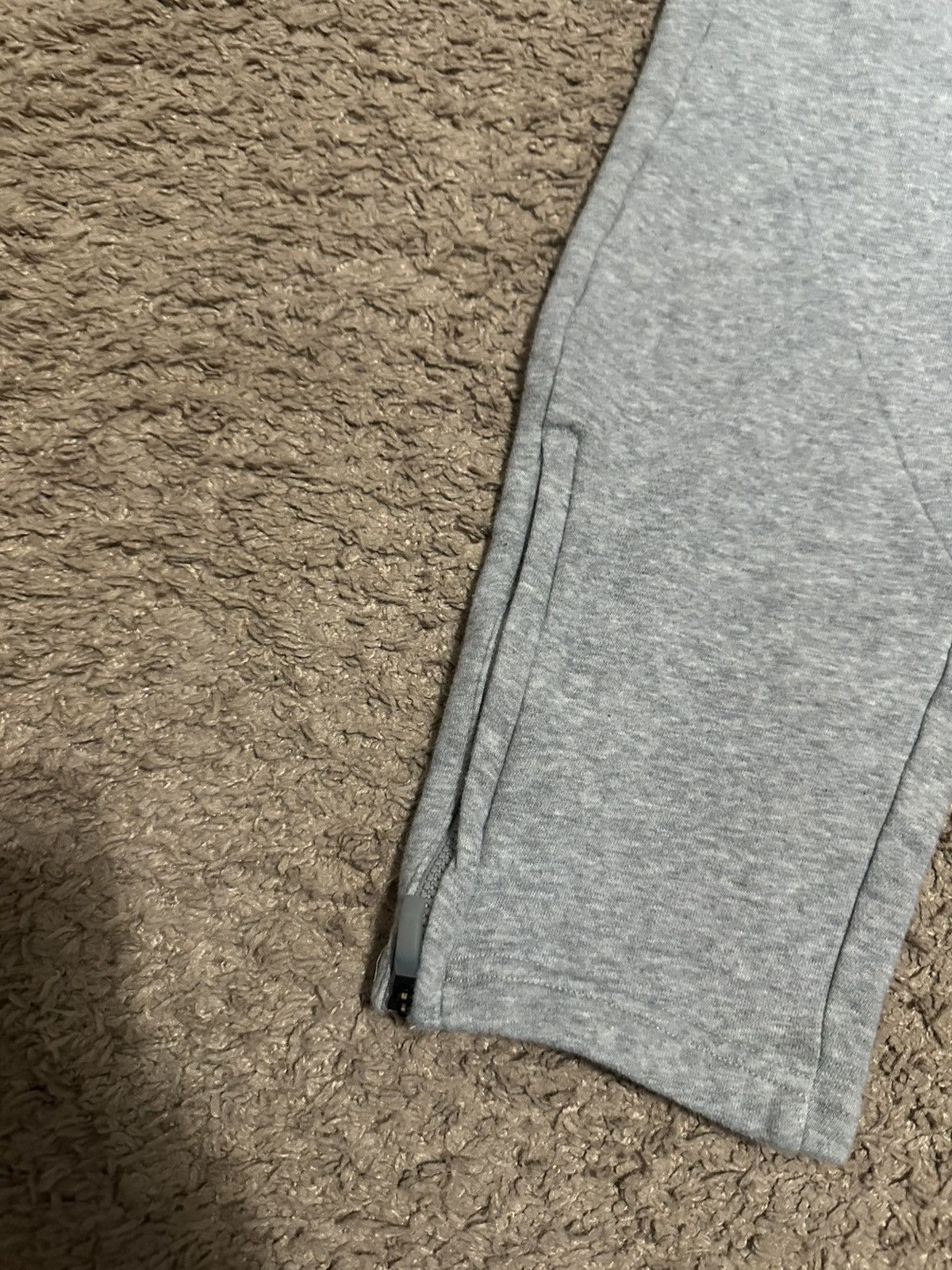 Adidas Adidas Grey regular sweatpants size small used Size US 28 / EU 44 - 2 Thumbnail