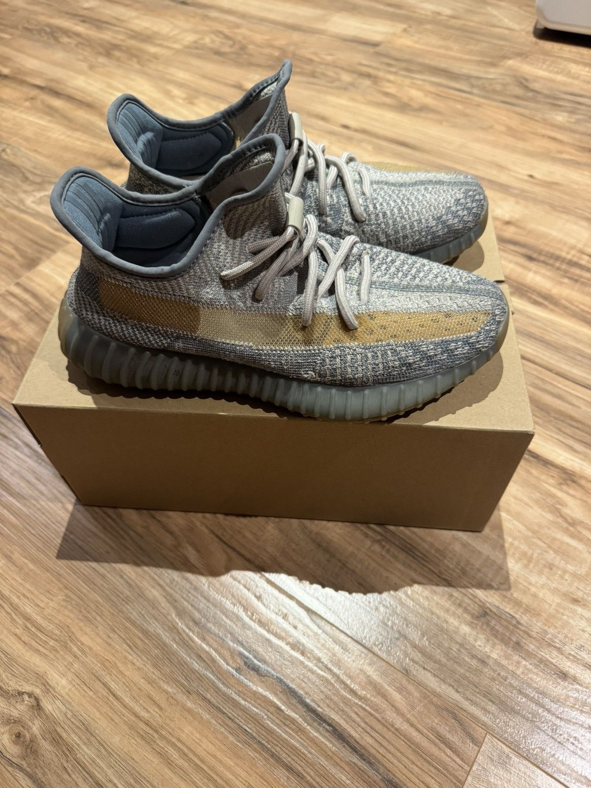 Yeezy Yeezy Boost 350 V2 Size US 7 / EU 40 - 2 Thumbnail