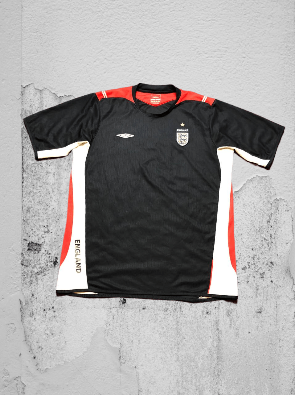 Umbro Umbro Jerseys size L Vintage T-shirt Y2K football England Size US L / EU 52-54 / 3 - 1 Thumbnail