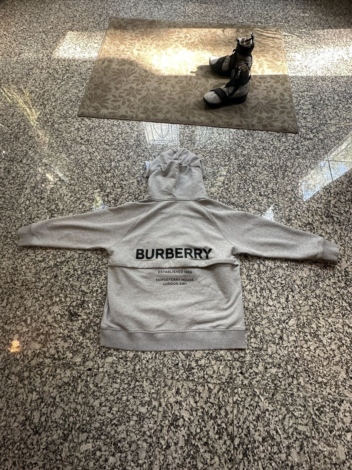 Burberry Burberry archford pale grey oversized hoodie XXXL Size US XXL / EU 58 / 5 - 2 Thumbnail