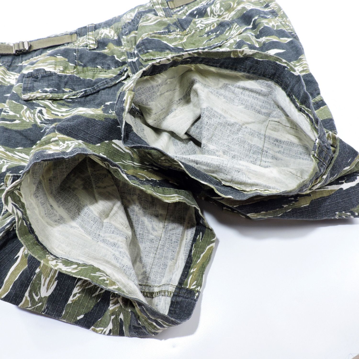 Neighborhood NEIGHBORHOOD TIGER STRIPES PATTERN COMBAT CARGO SHORT PANTS Size US 32 / EU 48 - 17 Thumbnail