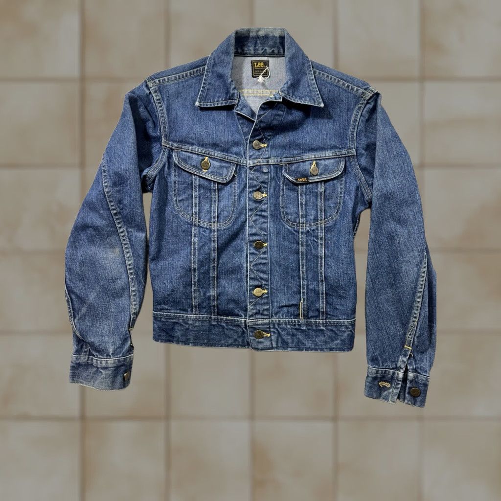 Lee VINTAGE Lee Jacket Mens 36 Denim 101-J trucker Riders 60s 70s sanforized western Shirt Adult 36 Blue Denim Western USA Bomber Jacket Mens Size US XXS / EU 40 - 1 Thumbnail