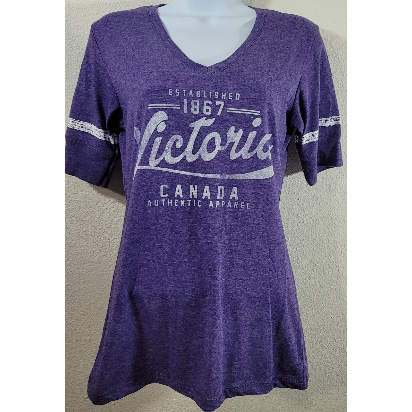 Other Initial Attraction Purple Victoria Canada Graphic Top Medium Size M / US 6-8 / IT 42-44 - 1 Thumbnail