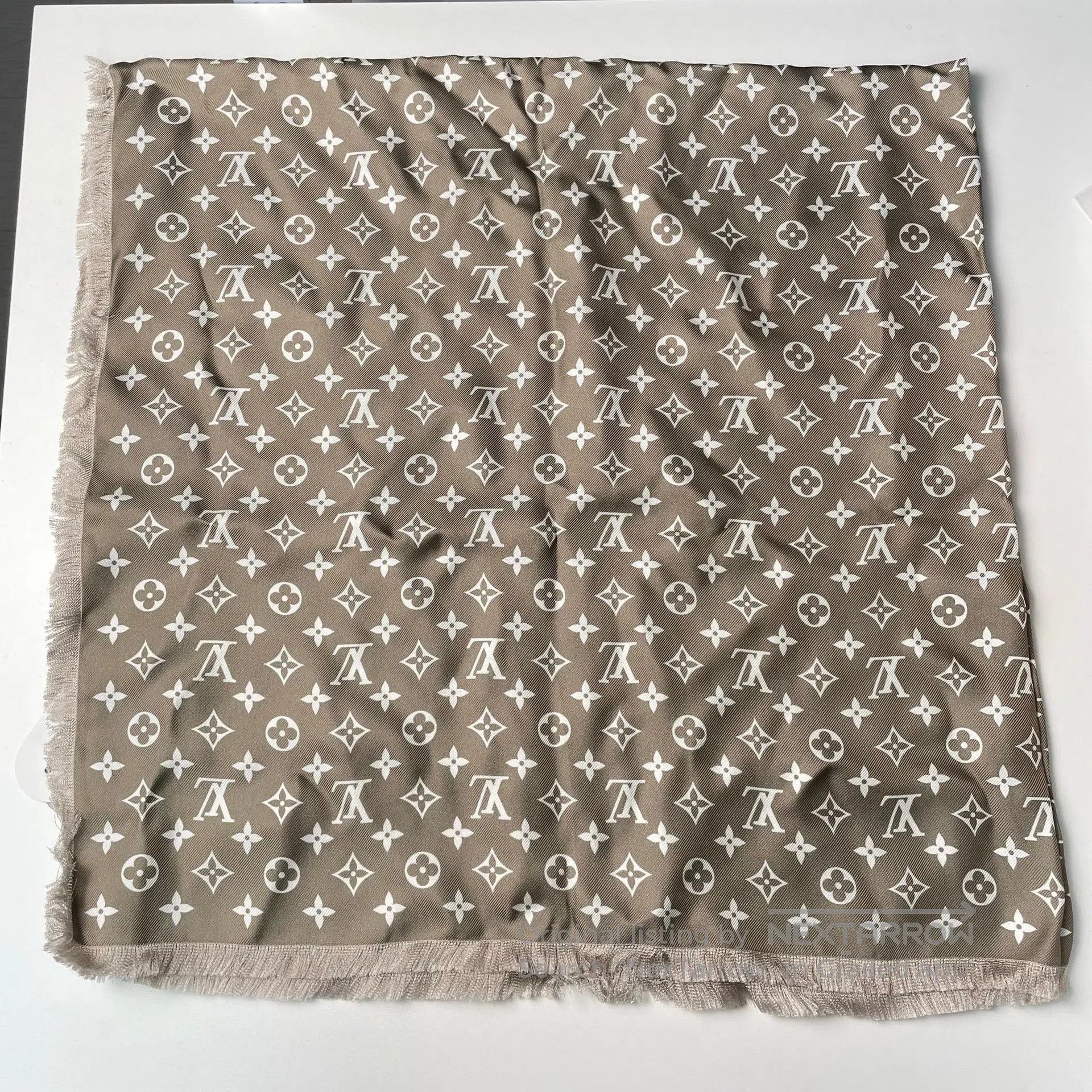 Louis Vuitton Louis Vuitton Coffee Brown Mulberry Silk Classic Fringe Sh Size ONE SIZE - 1 Thumbnail