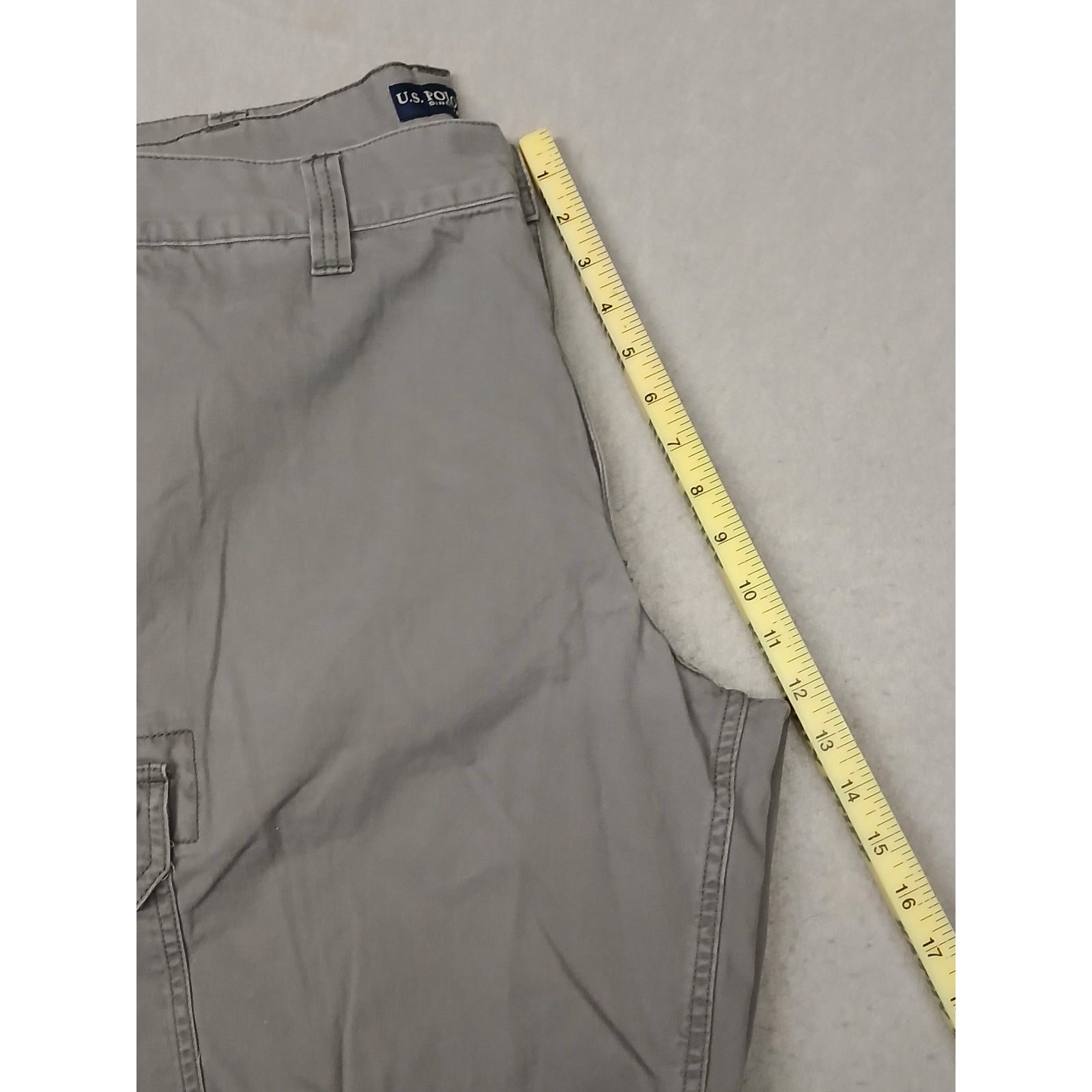 U.S. Polo Assn. U.S. Polo Assn. (44) Men's Gray Cargo Khaki Relaxed Shorts Size US 44 / EU 60 - 5 Thumbnail