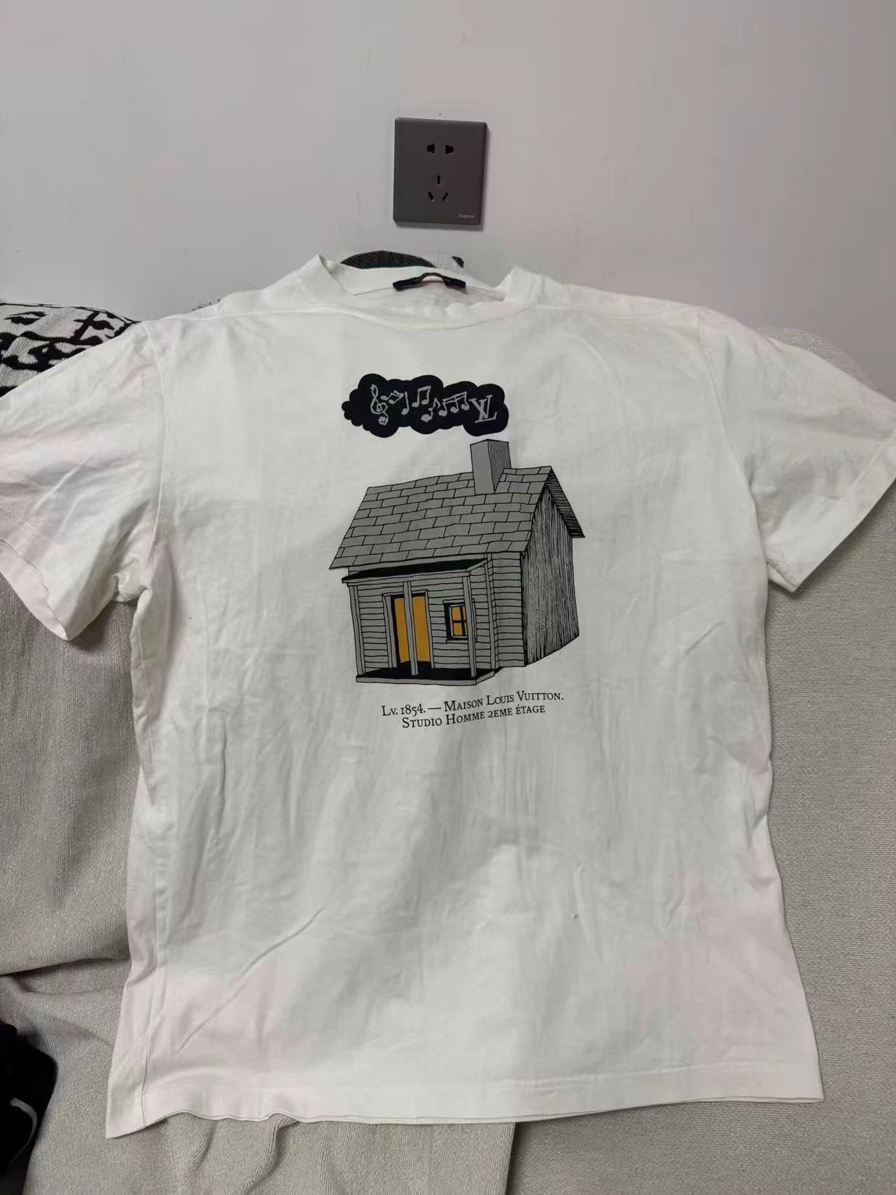 Louis Vuitton LV Authentic Short Sleeve Tee XL Size US XL / EU 56 / 4 - 1 Thumbnail