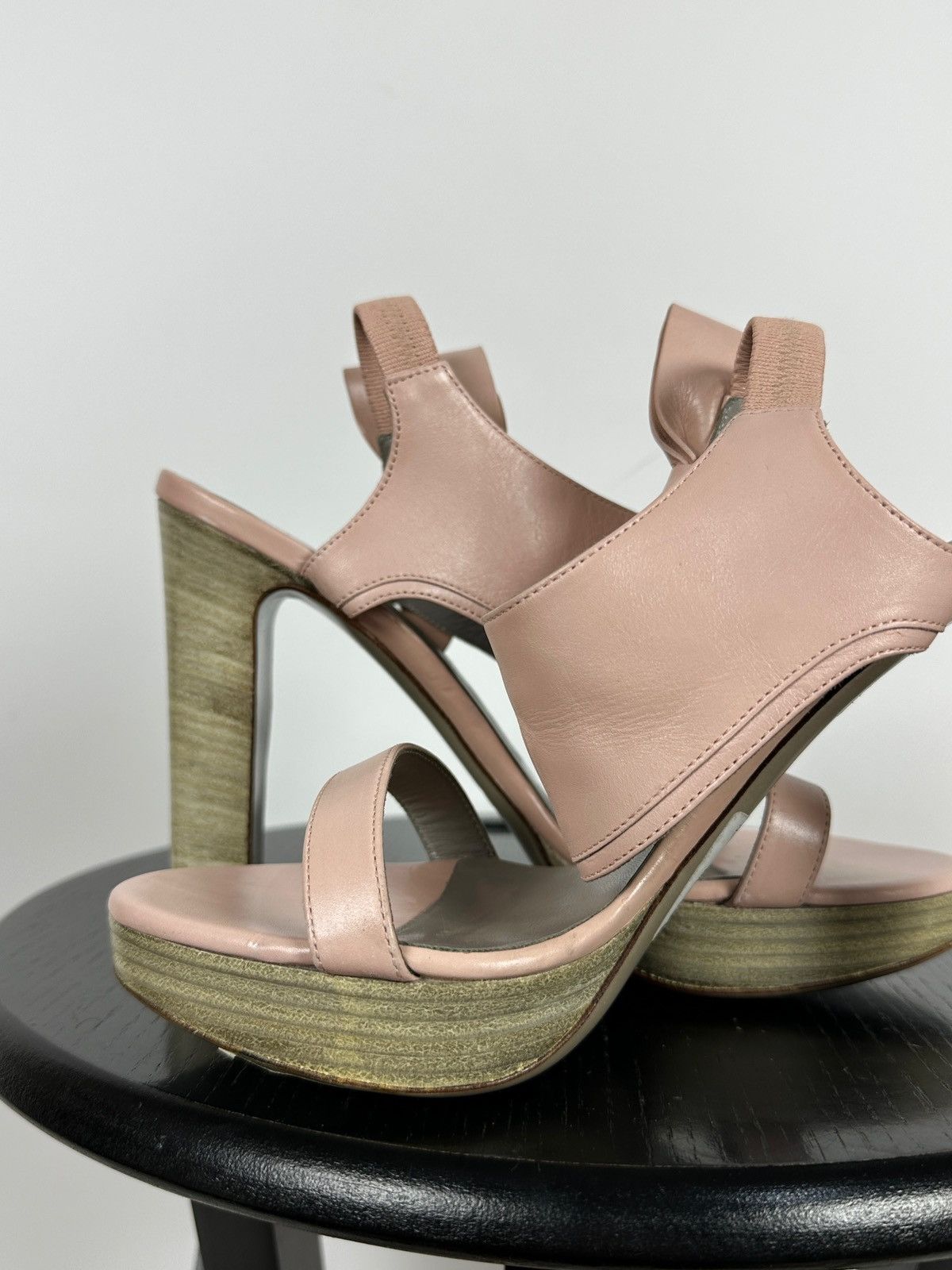 Valentino Valentino Garavani Pink Leather Bow Heel Sandals Platform Size US 7.5 / IT 37.5 - 19 Thumbnail