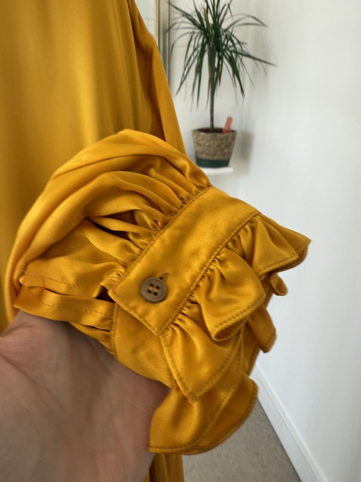 Saint Laurent Paris SS22 Saint Laurent Victorian Gold Silk Cape Size US M / EU 48-50 / 2 - 13 Thumbnail