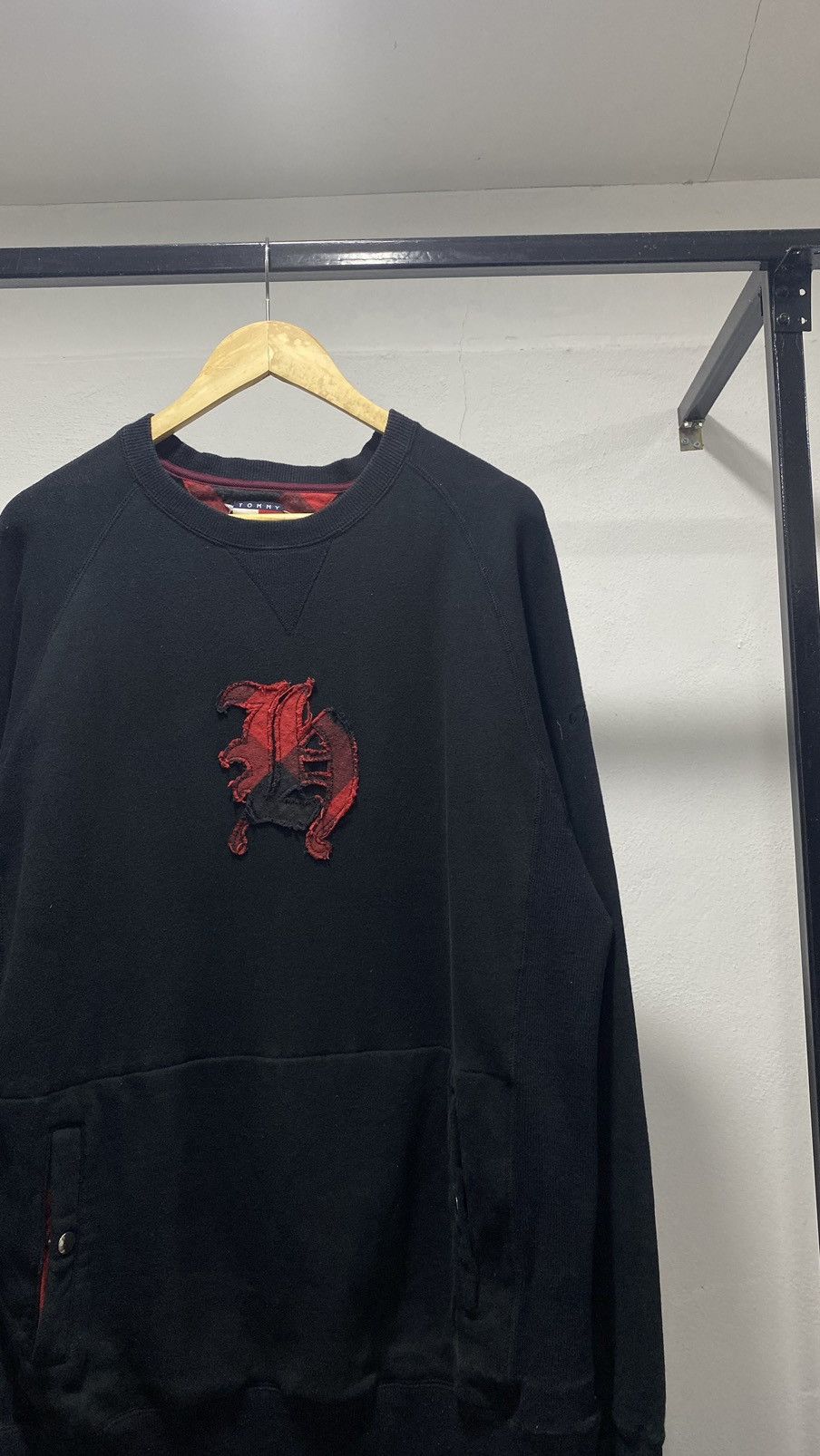 Designer × Tommy Hilfiger × Vintage Big Logo Sweatshirt 90s Size US L / EU 52-54 / 3 - 3 Thumbnail