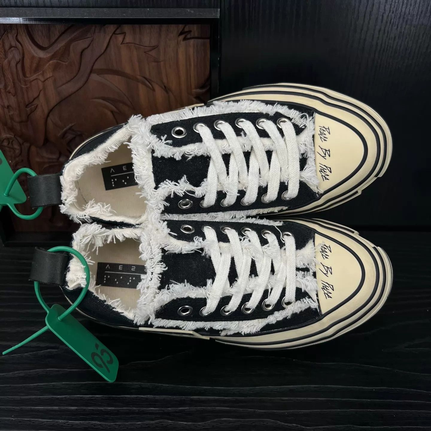 Other VANNESS WU 2.0 Black & White Glow-in-the-Dark Size US 5 / IT 35 - 2 Thumbnail