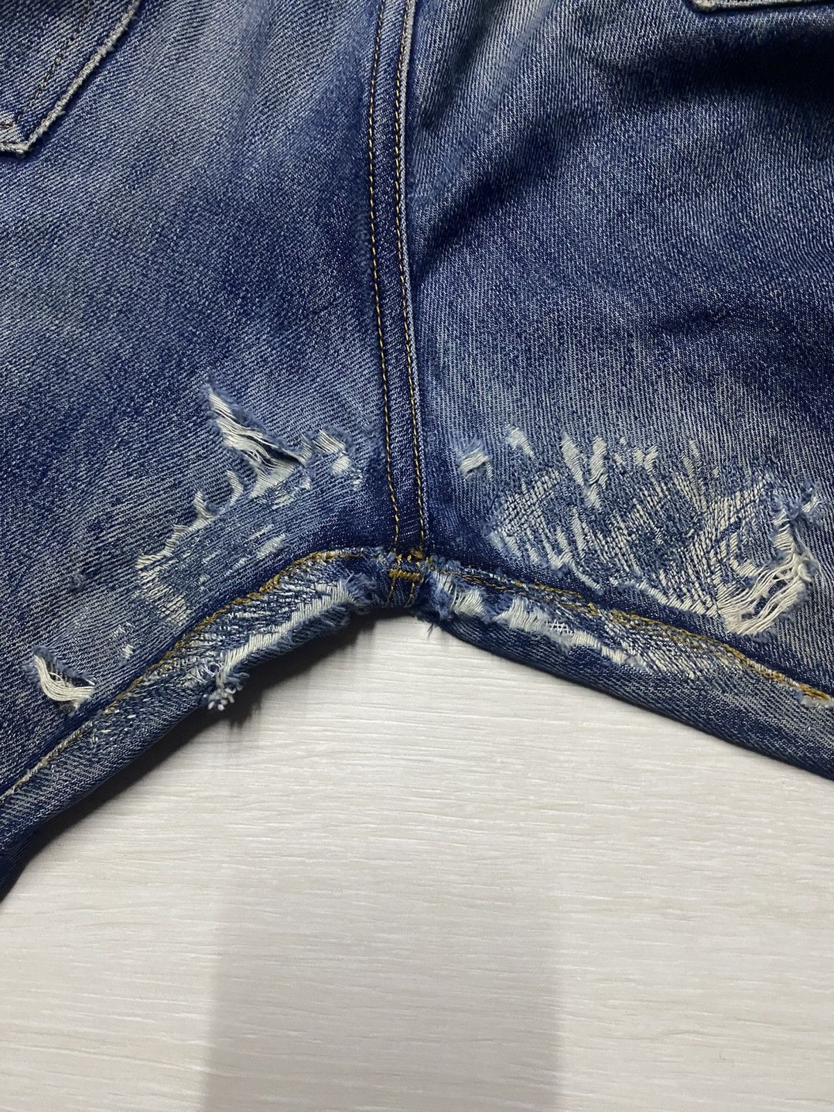 Levi's Vintage Clothing LVC 501 xx BigE ButtonFly Twist Leg Selvedge Repair Jeans Size US 32 / EU 48 - 14 Thumbnail