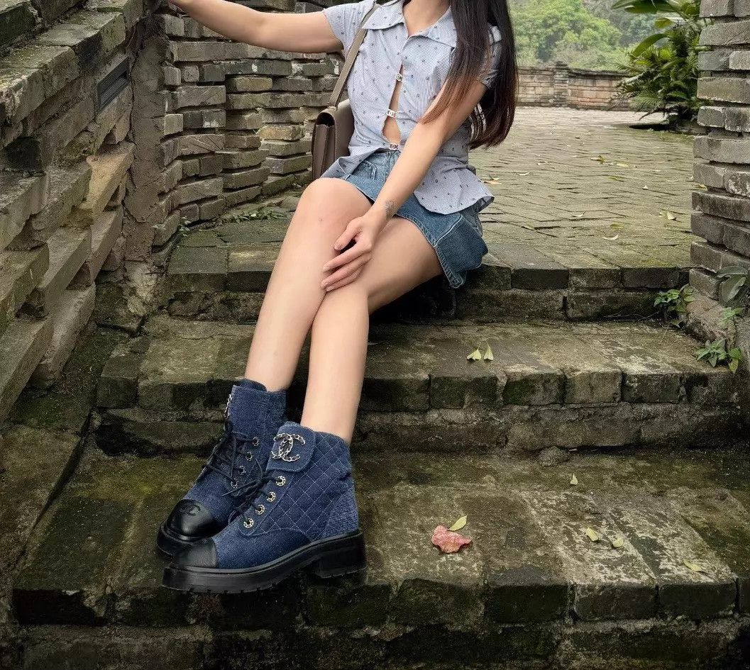 Chanel Chanel Navy & Black Velvet Short Boots 36 Sweet Cool Size US 5.5 / IT 35.5 - 9 Thumbnail