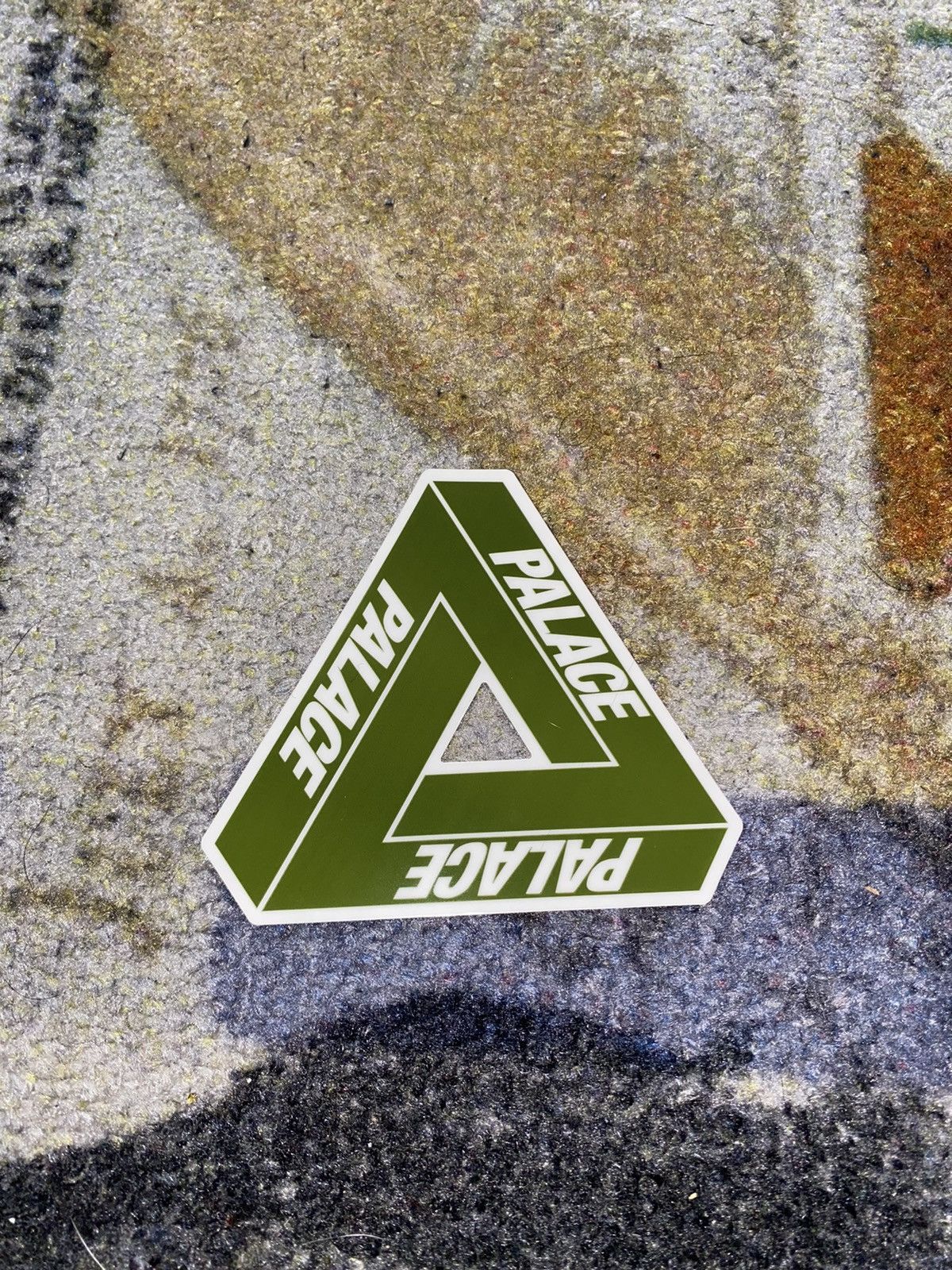 Palace Palace Exclusive Tri Ferg Sticker Size ONE SIZE - 1 Preview